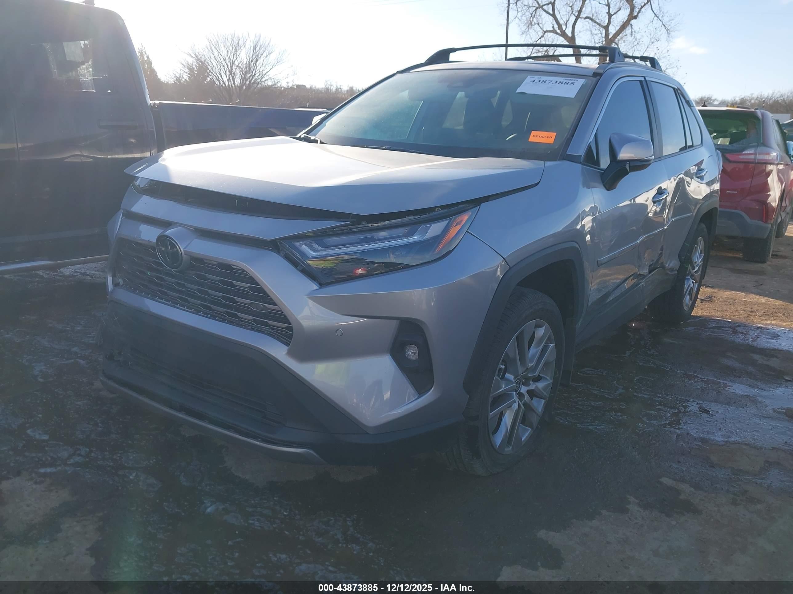 TOYOTA RAV4 image 2