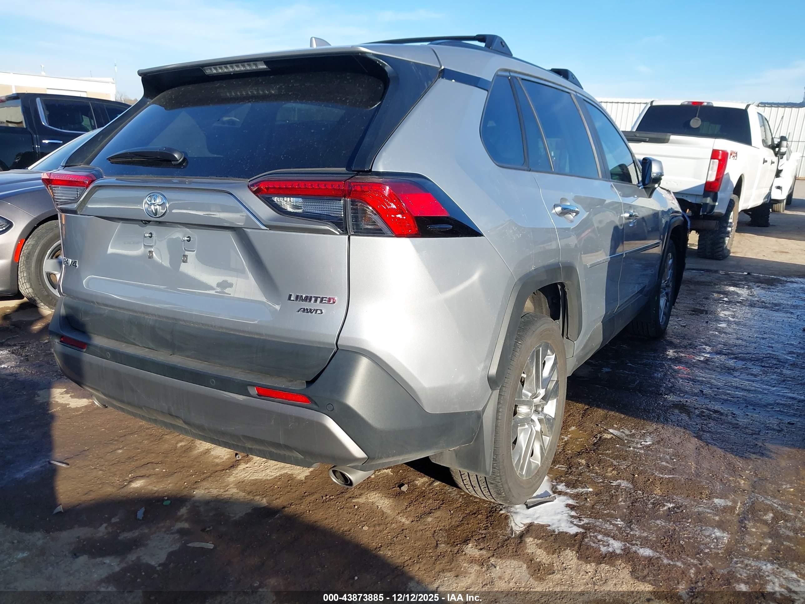 TOYOTA RAV4 image 4