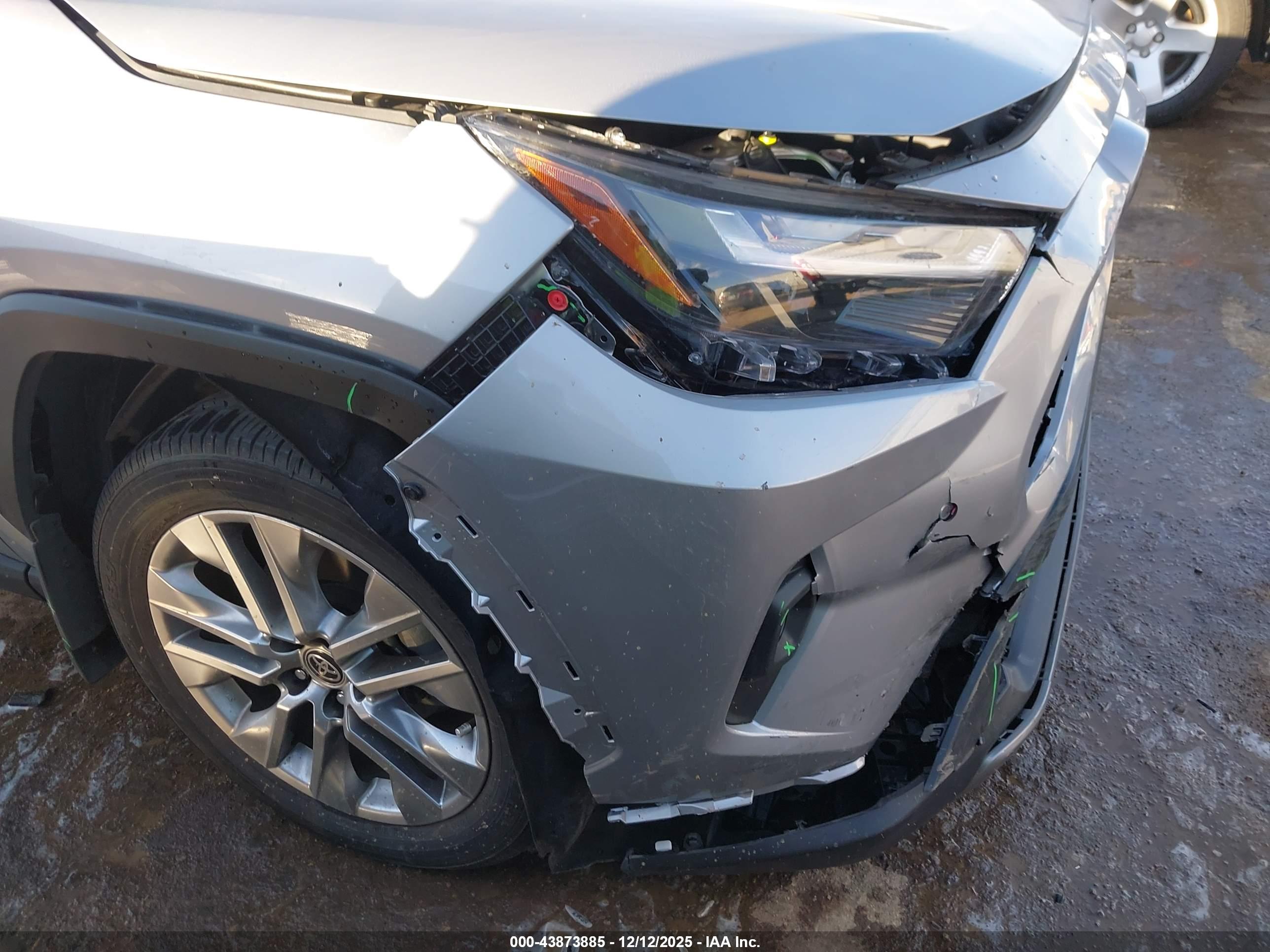 TOYOTA RAV4 image 6