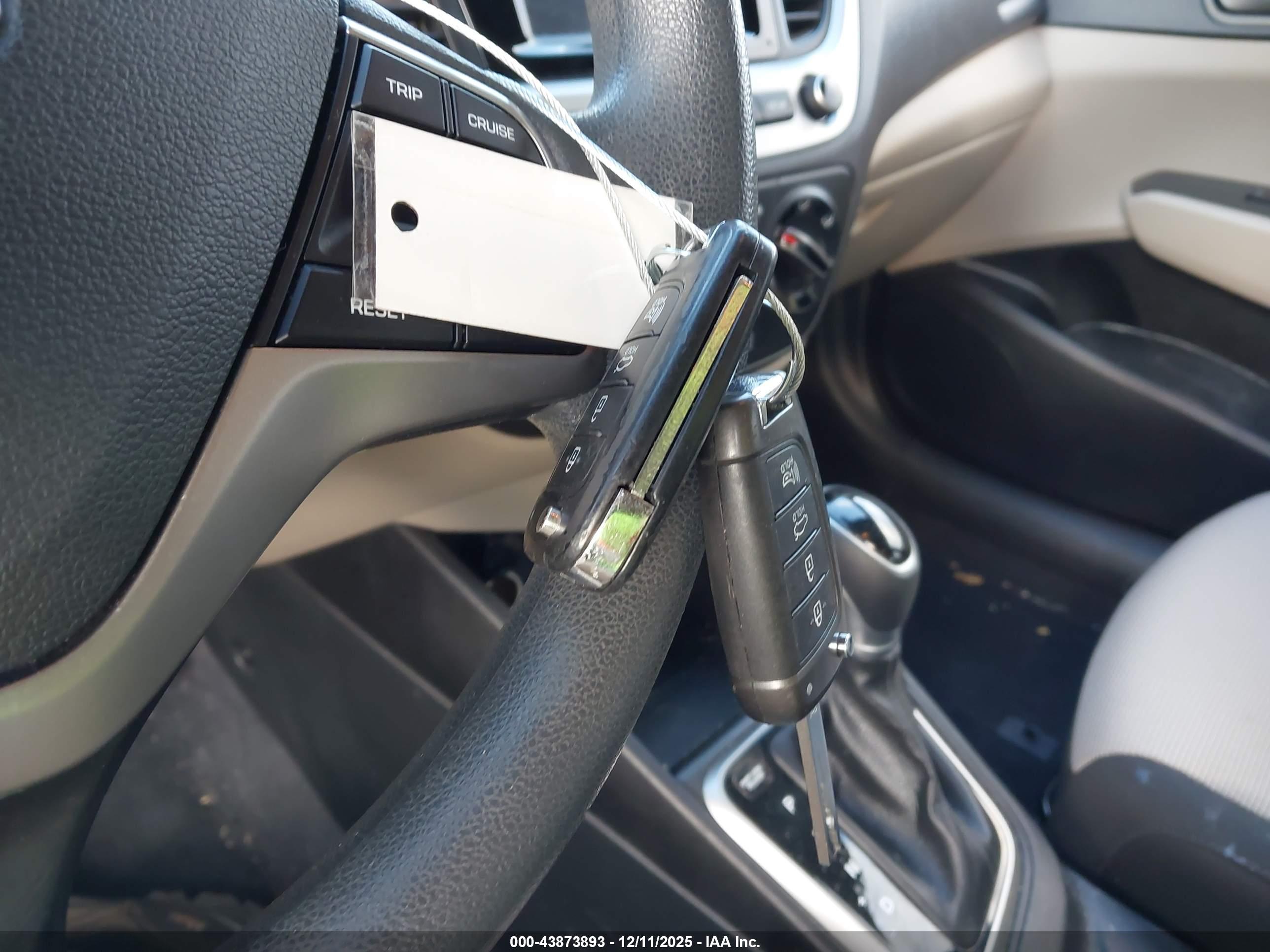 HYUNDAI ACCENT image 11