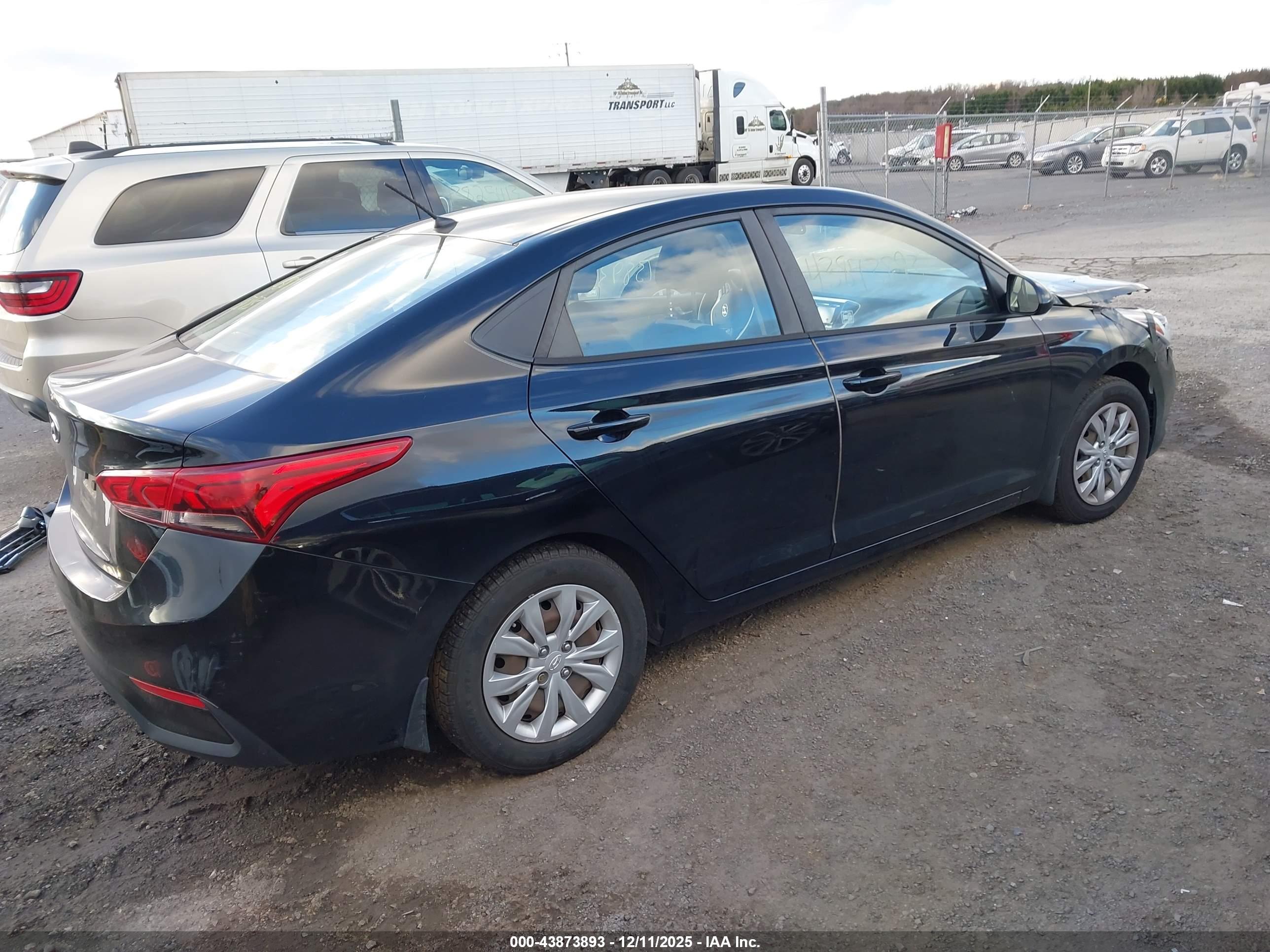 HYUNDAI ACCENT image 4