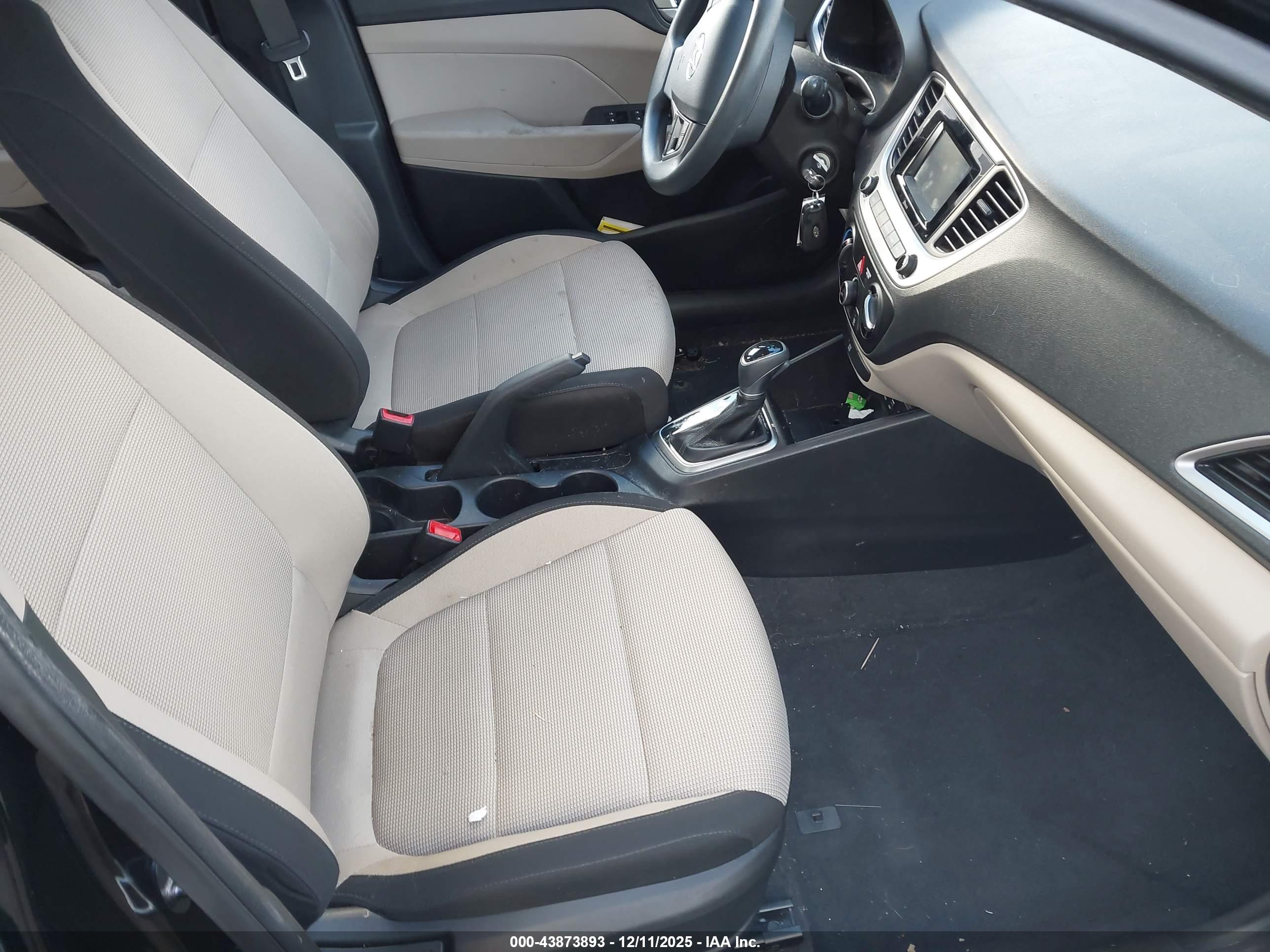 HYUNDAI ACCENT image 5