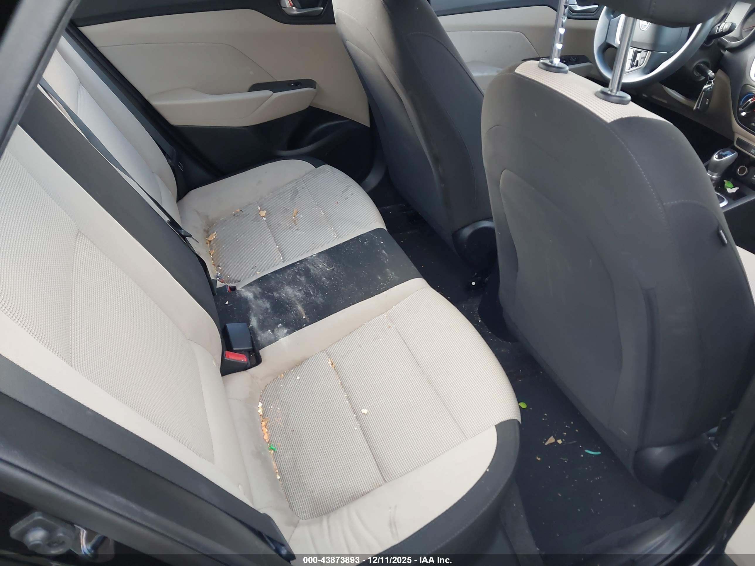 HYUNDAI ACCENT image 8
