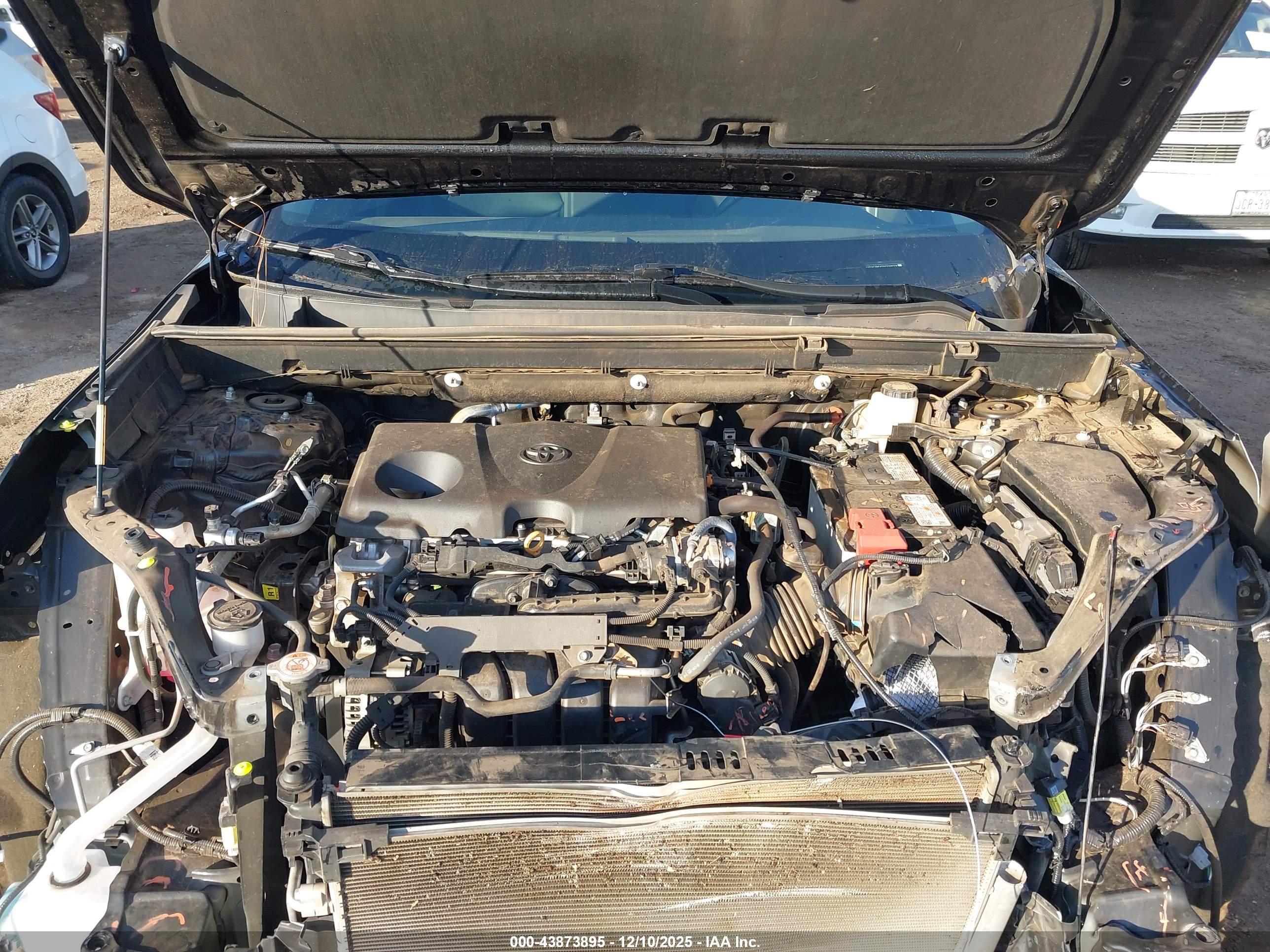 TOYOTA RAV4 image 10