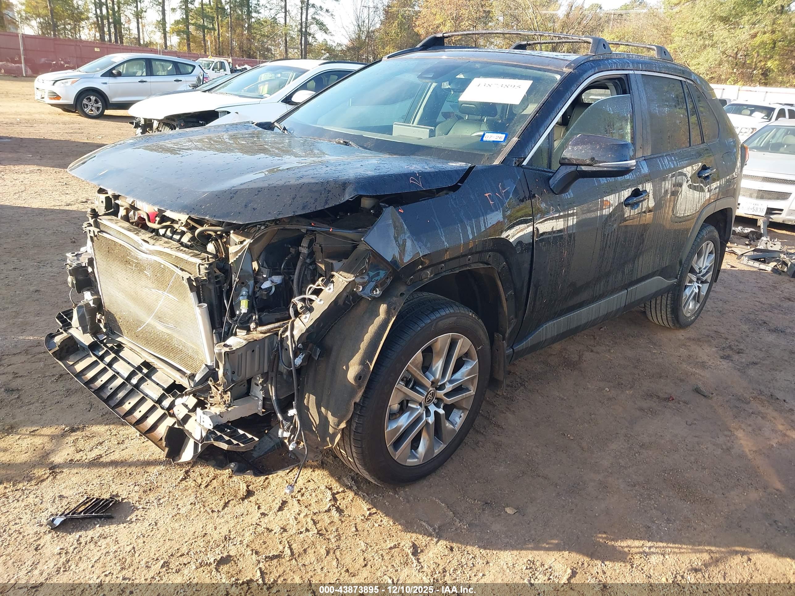 TOYOTA RAV4 image 2