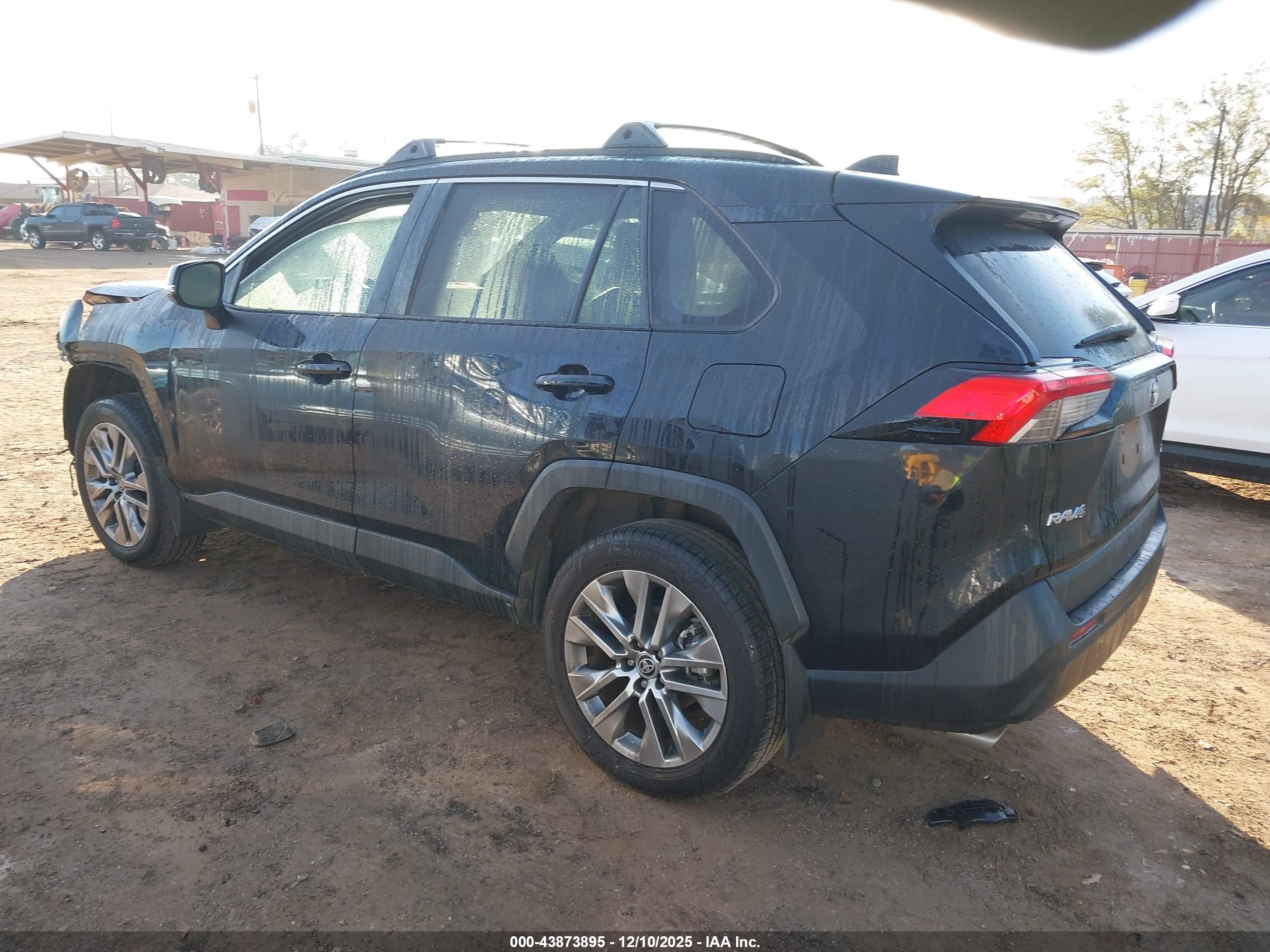 TOYOTA RAV4 image 3