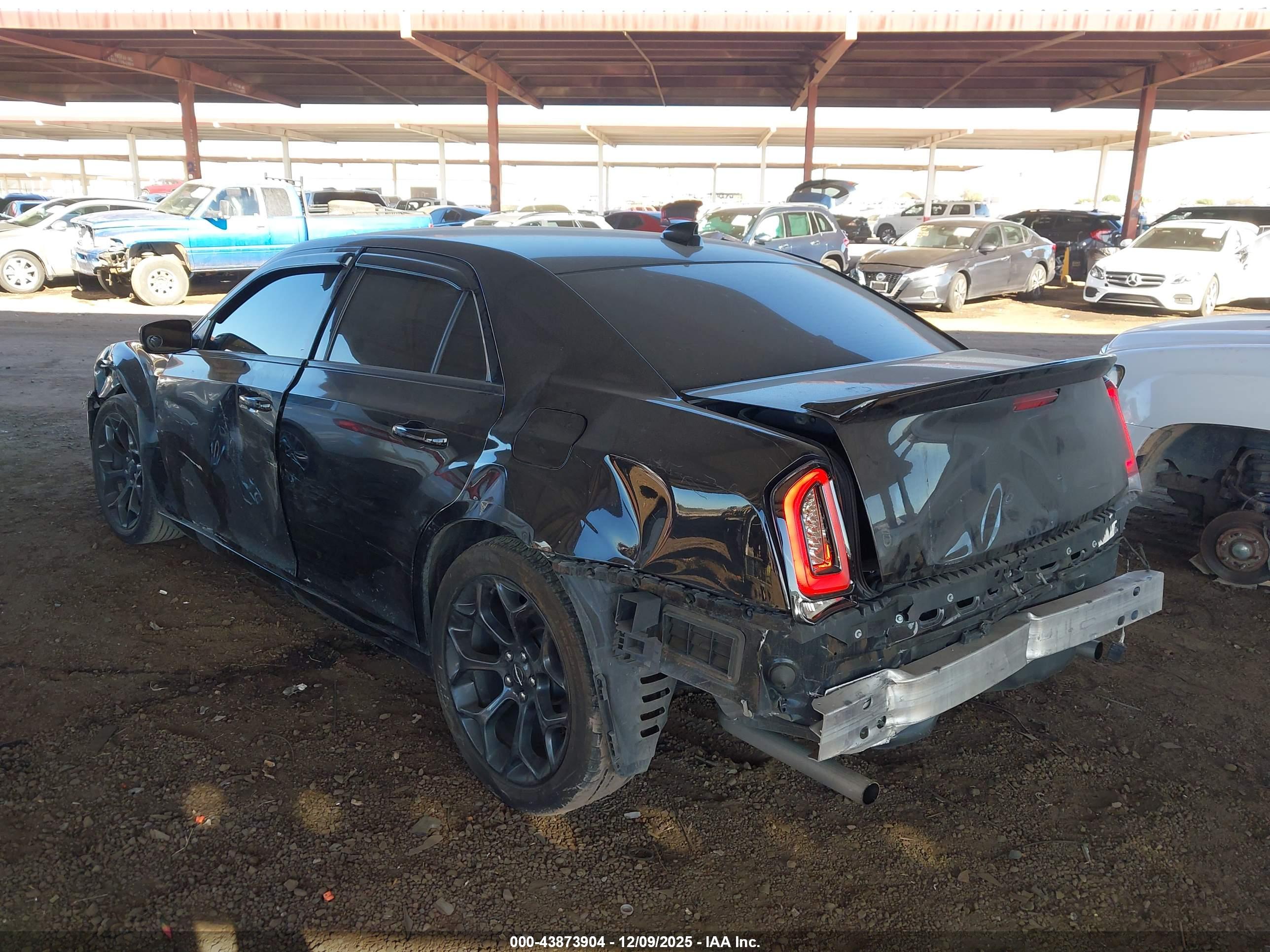 CHRYSLER 300 image 6