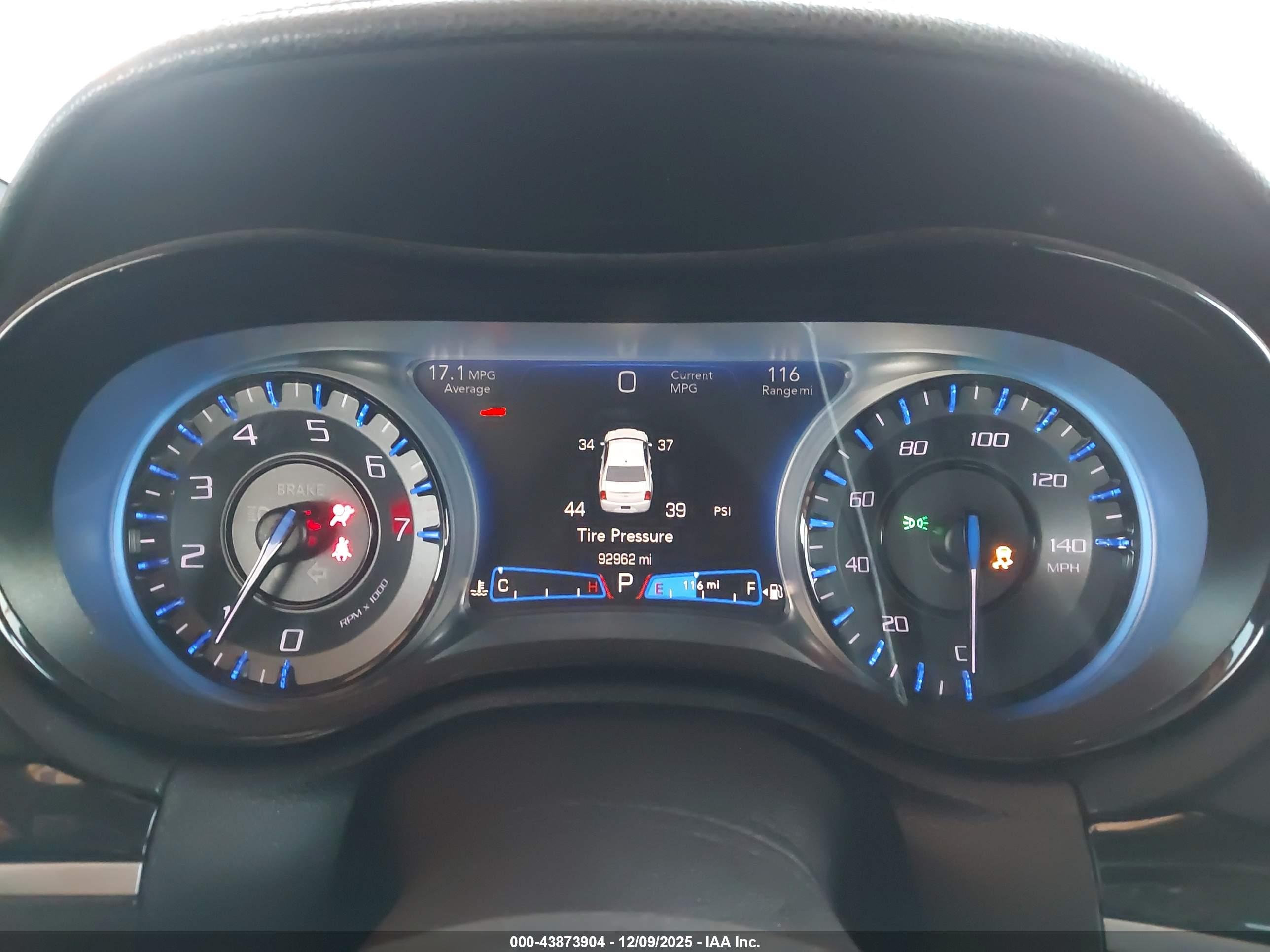 CHRYSLER 300 image 7