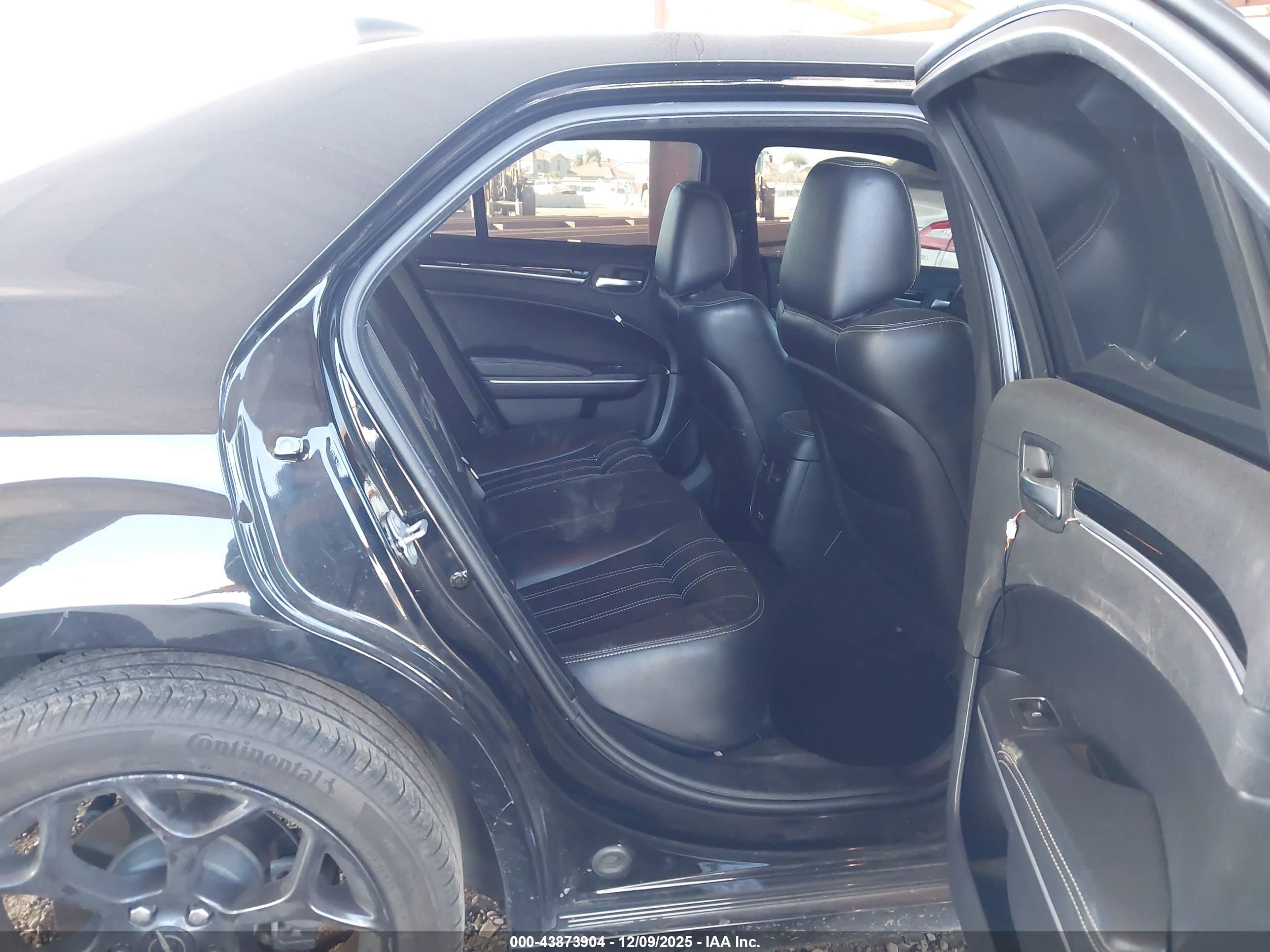CHRYSLER 300 image 8