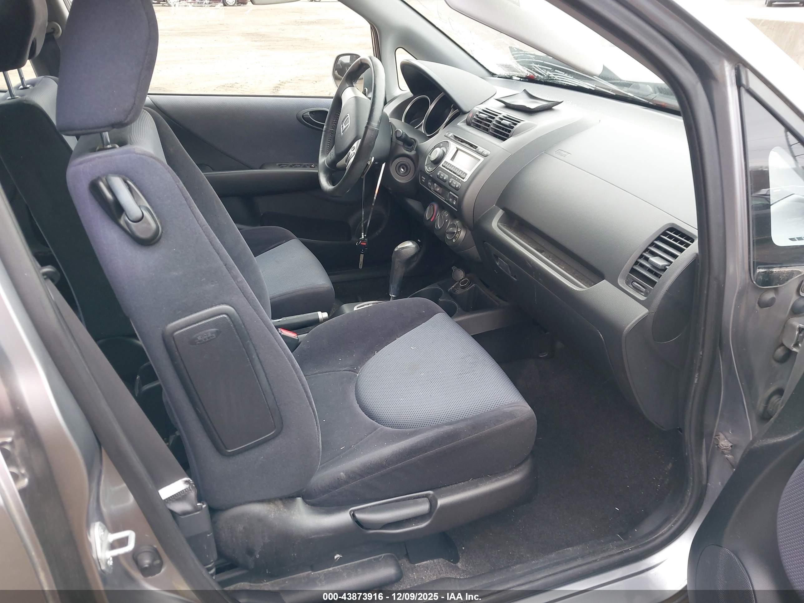 HONDA FIT image 5