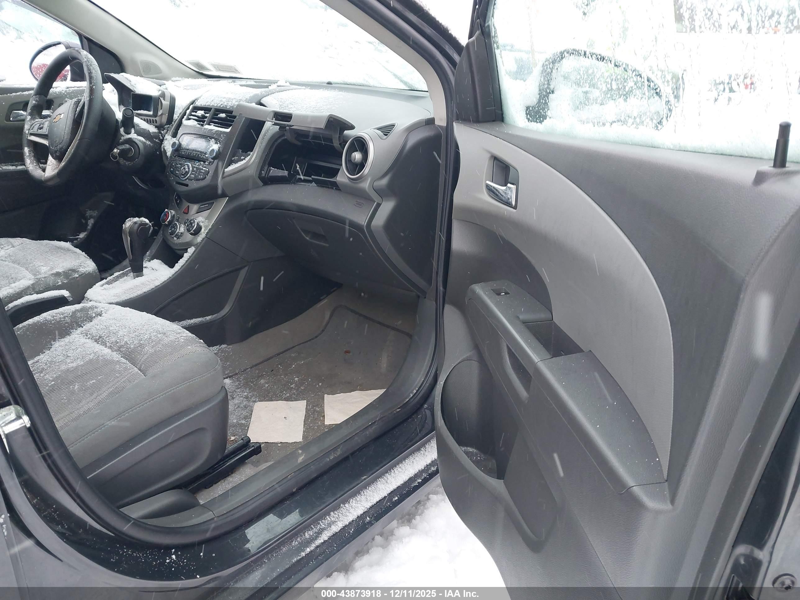 CHEVROLET SONIC image 5