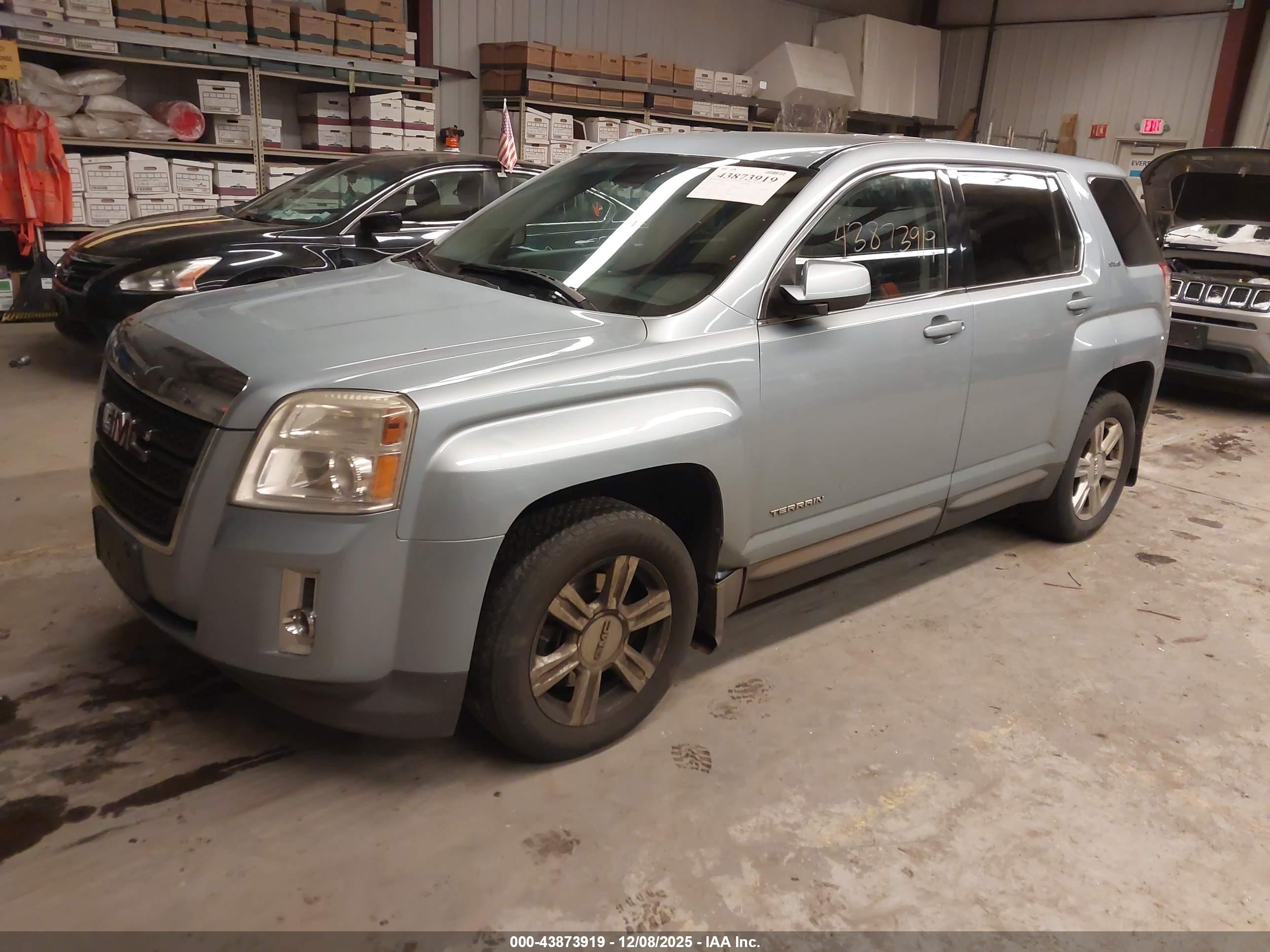 GMC TERRAIN image 2