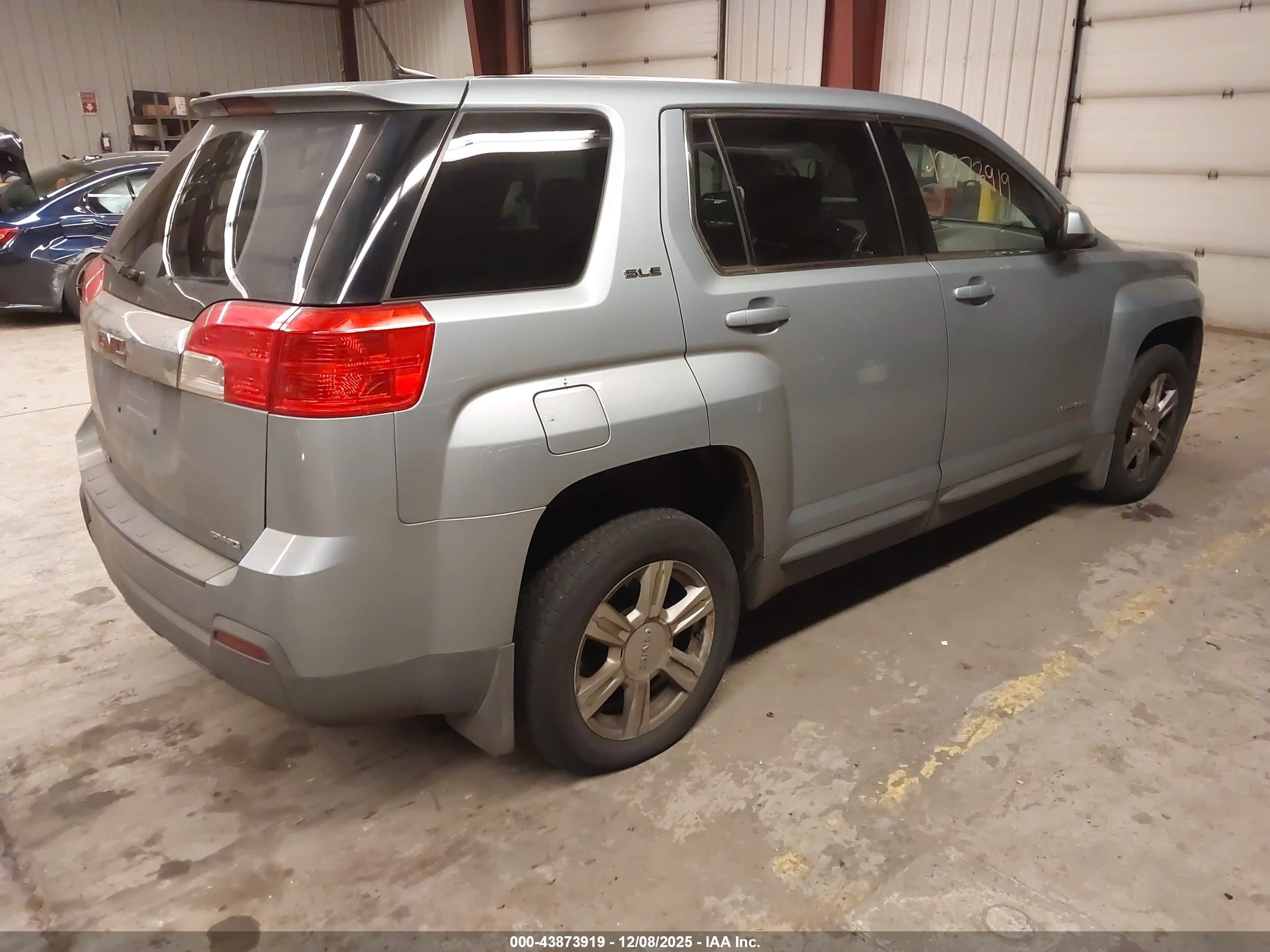 GMC TERRAIN image 4