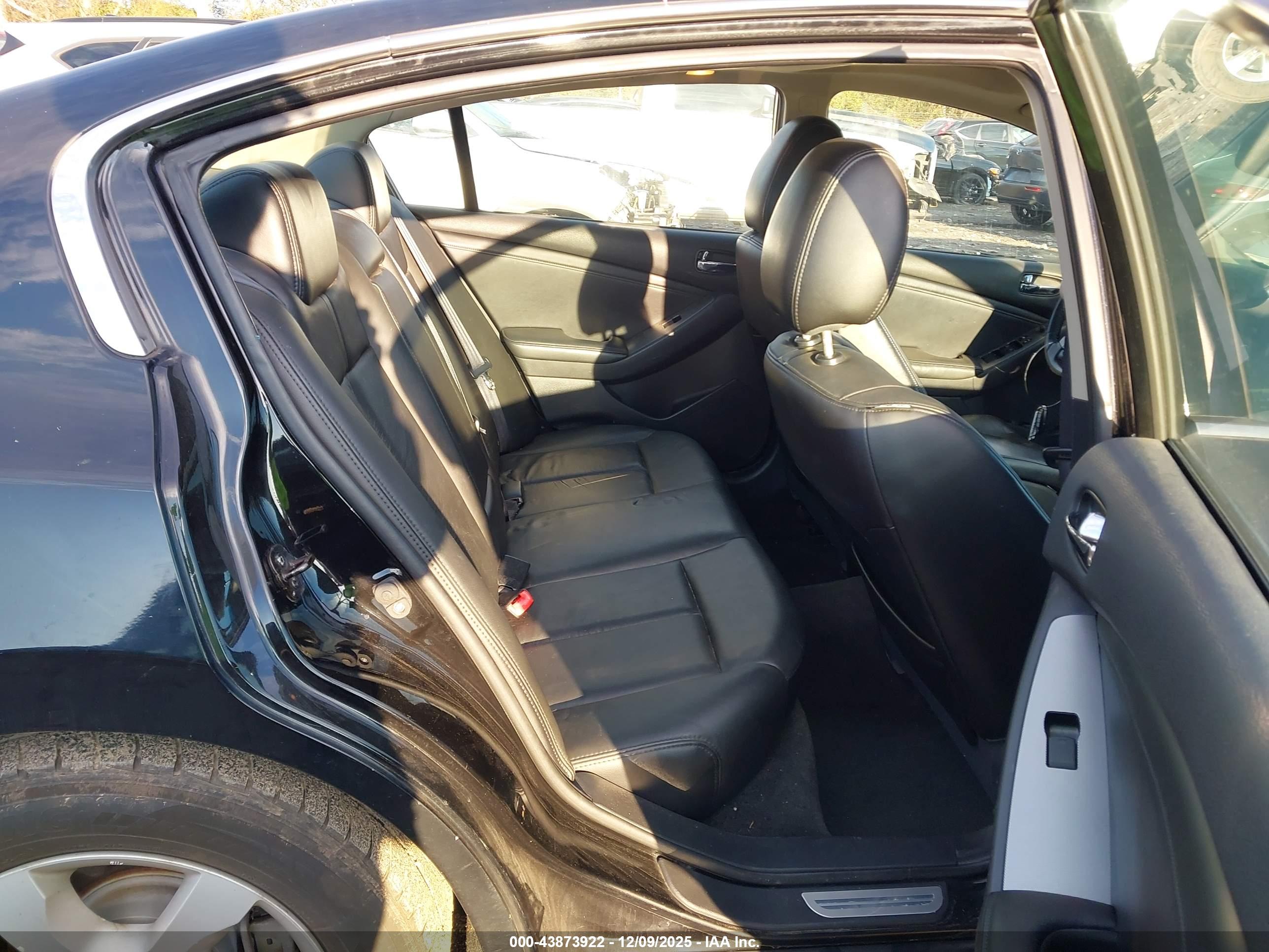 NISSAN ALTIMA image 8