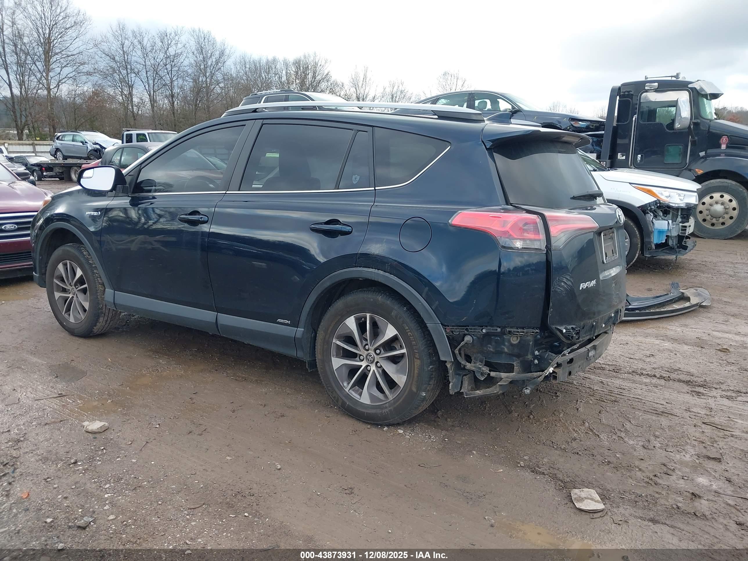 TOYOTA RAV4 image 3