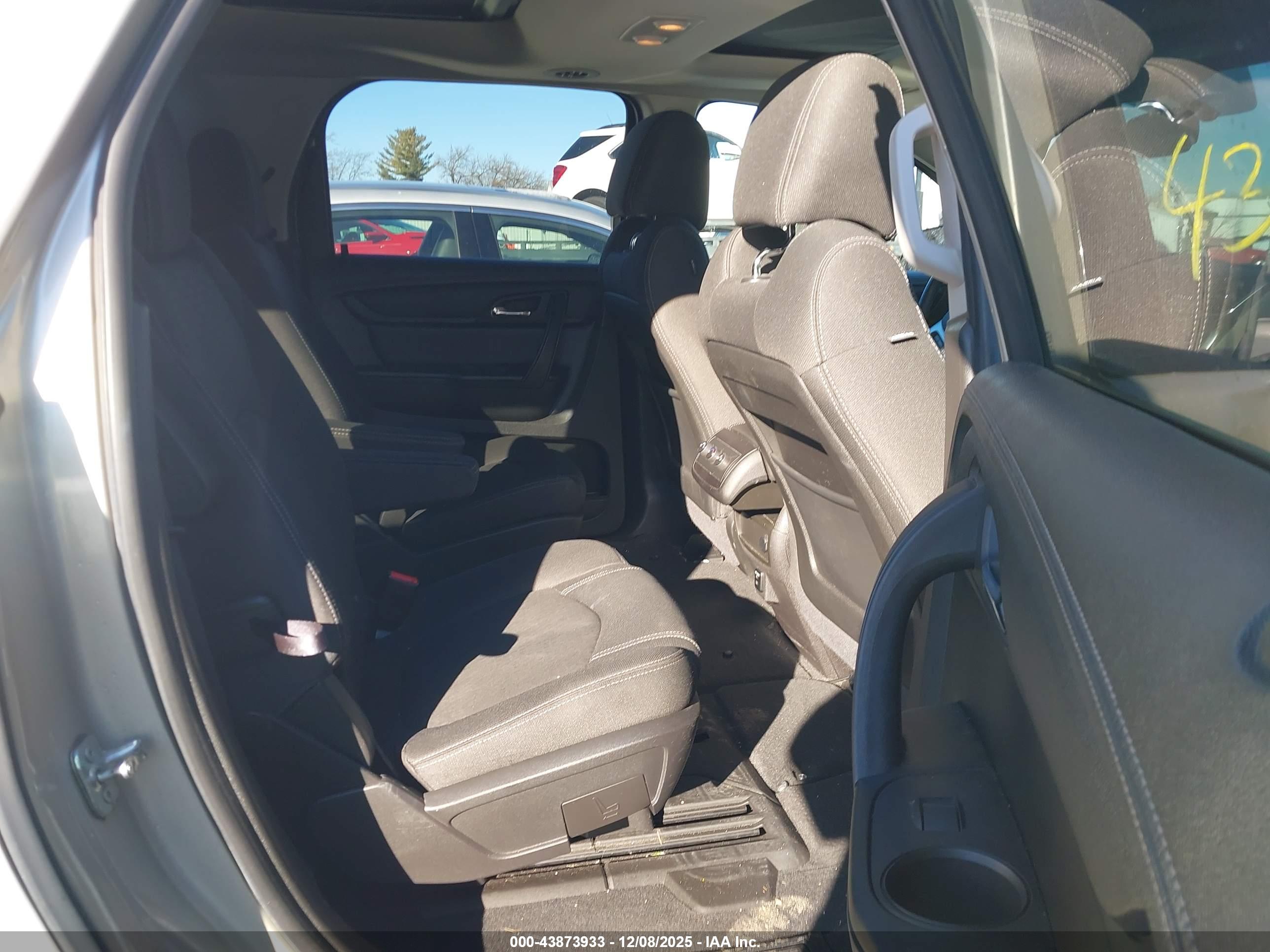 GMC ACADIA image 8