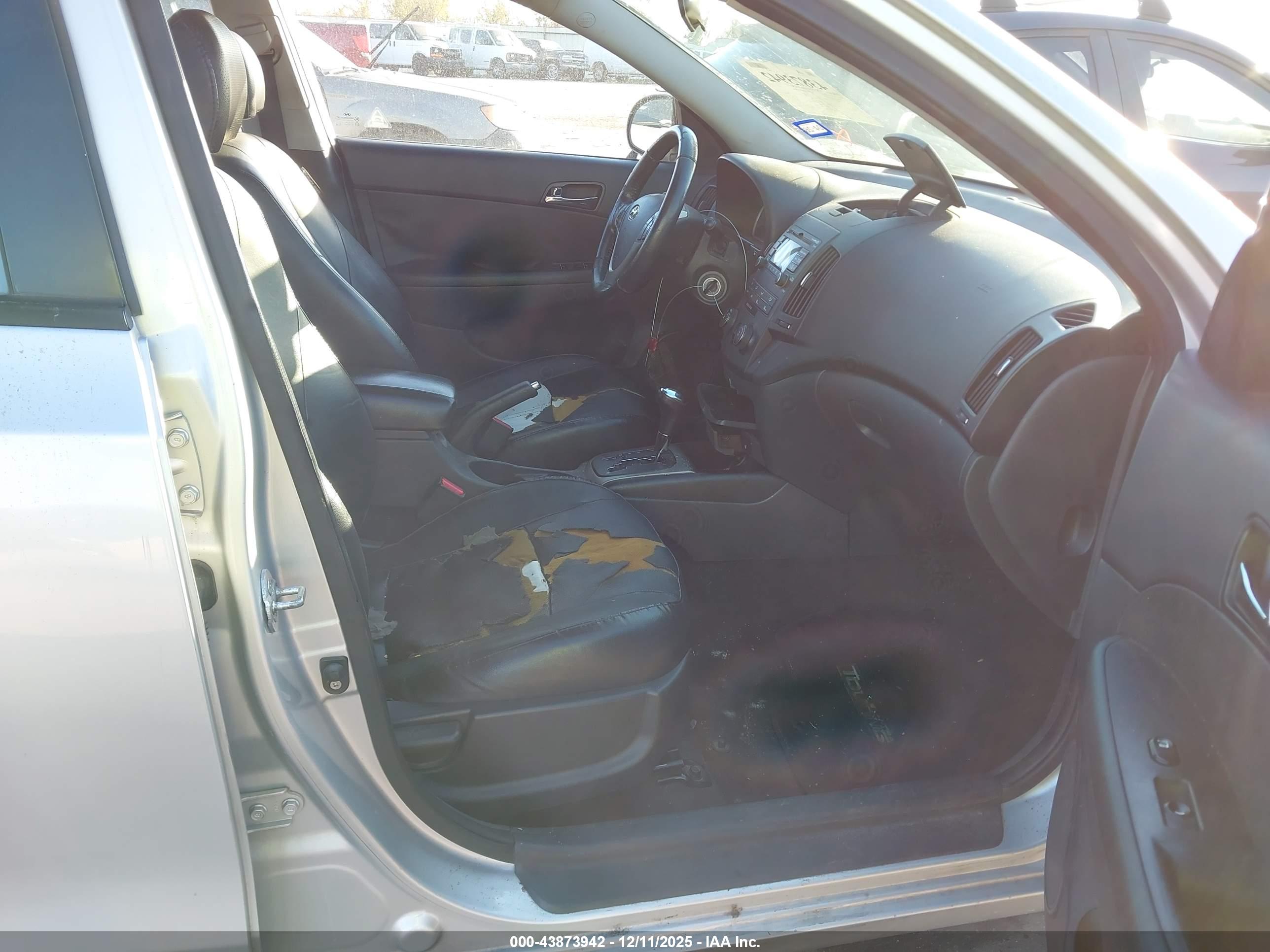 HYUNDAI ELANTRA image 5