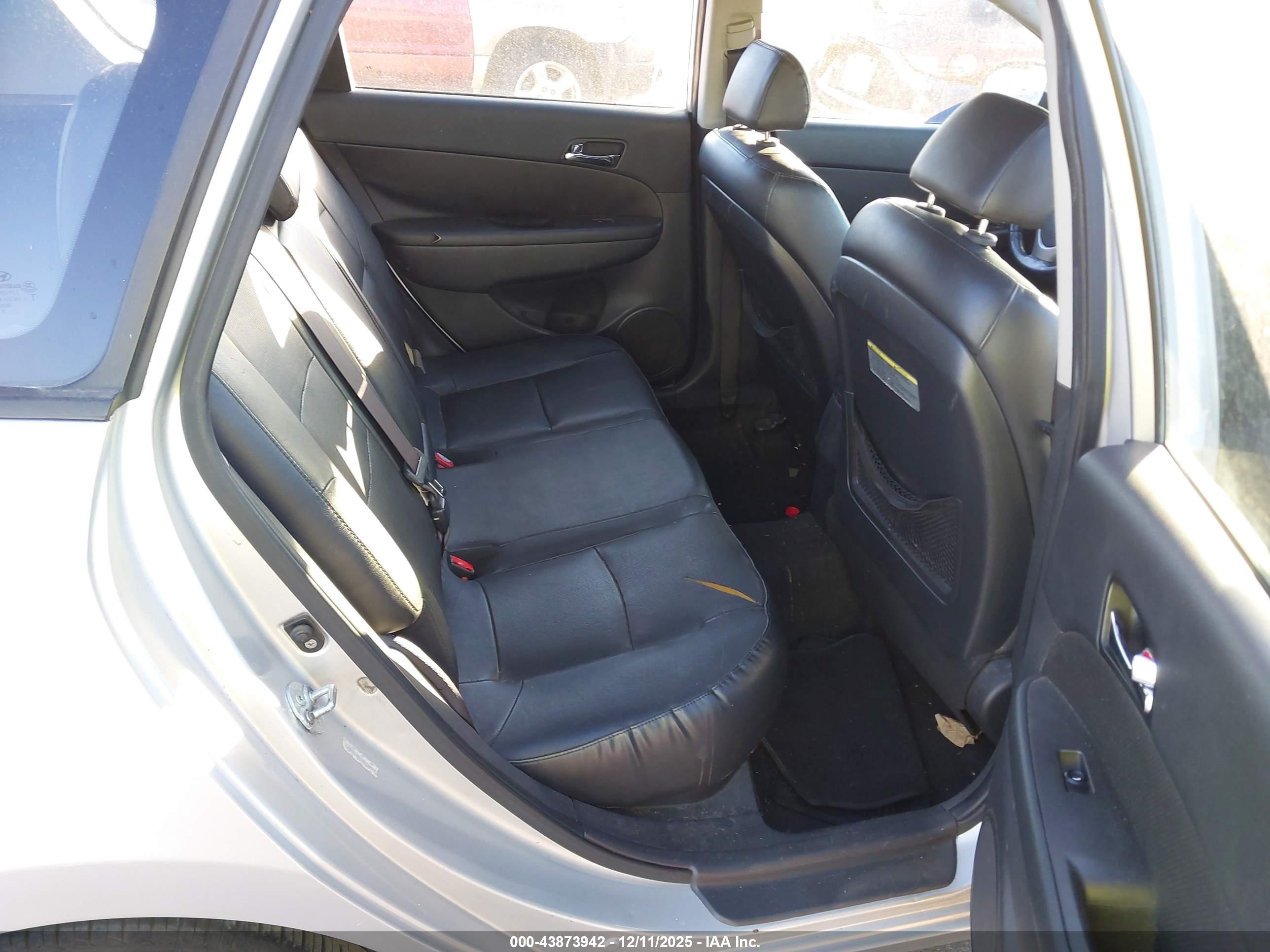 HYUNDAI ELANTRA image 8