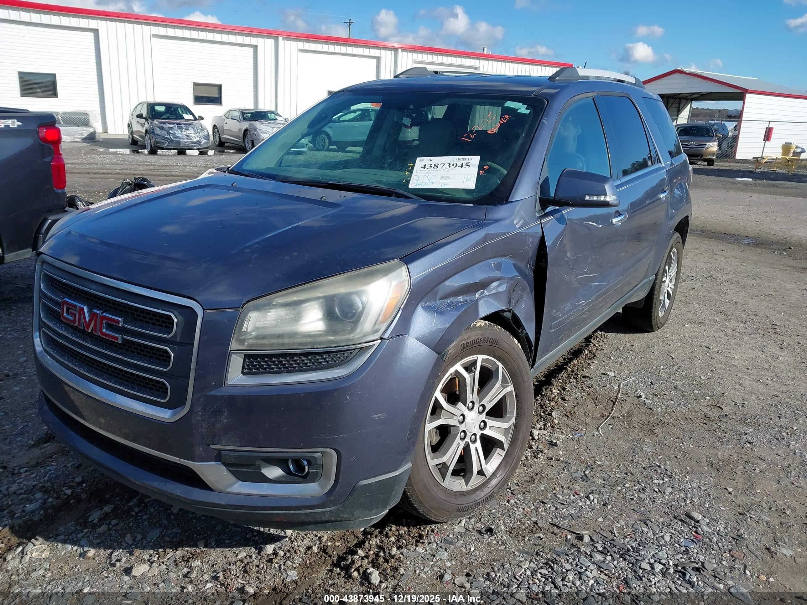 GMC ACADIA image 2