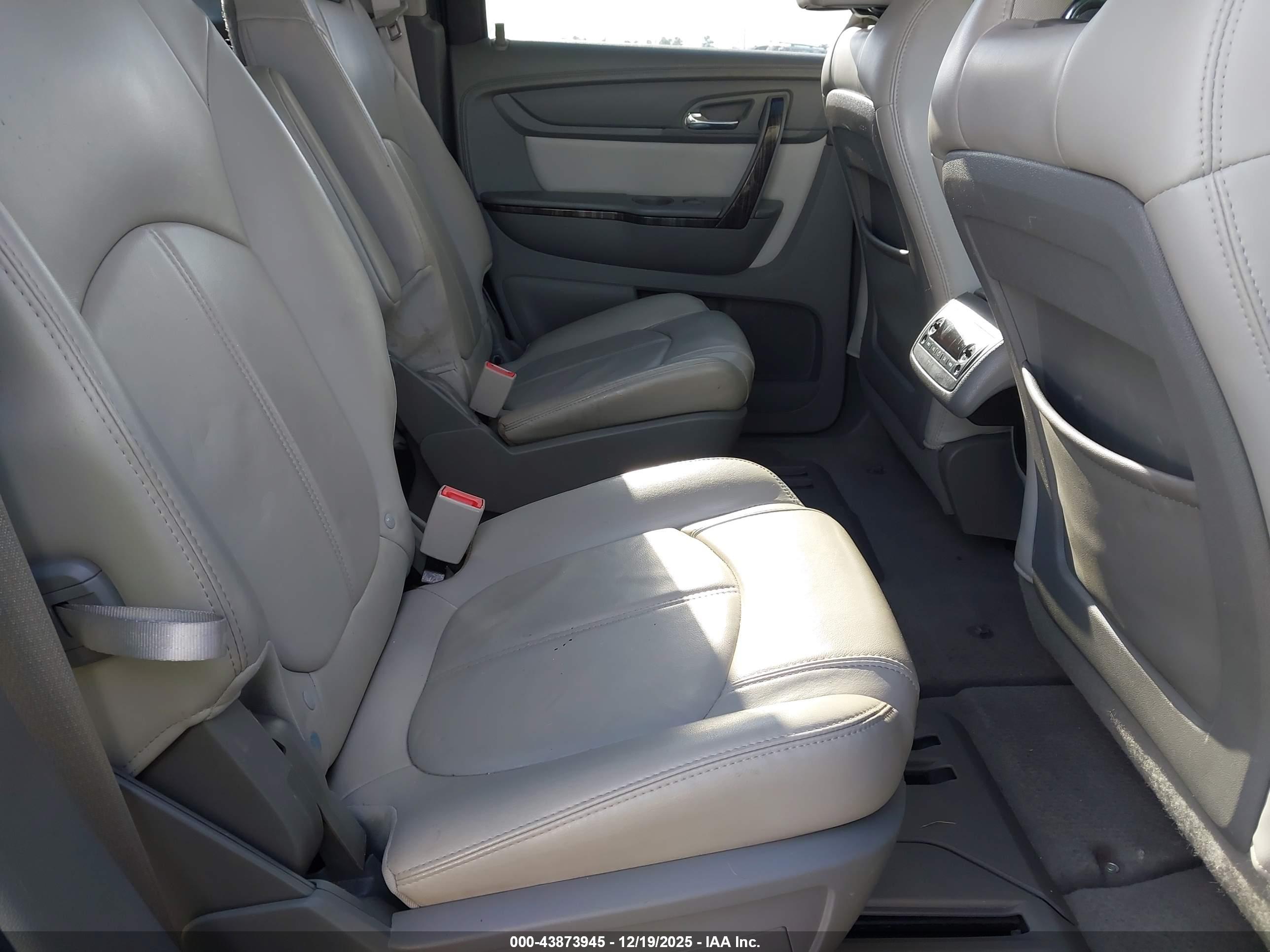 GMC ACADIA image 8