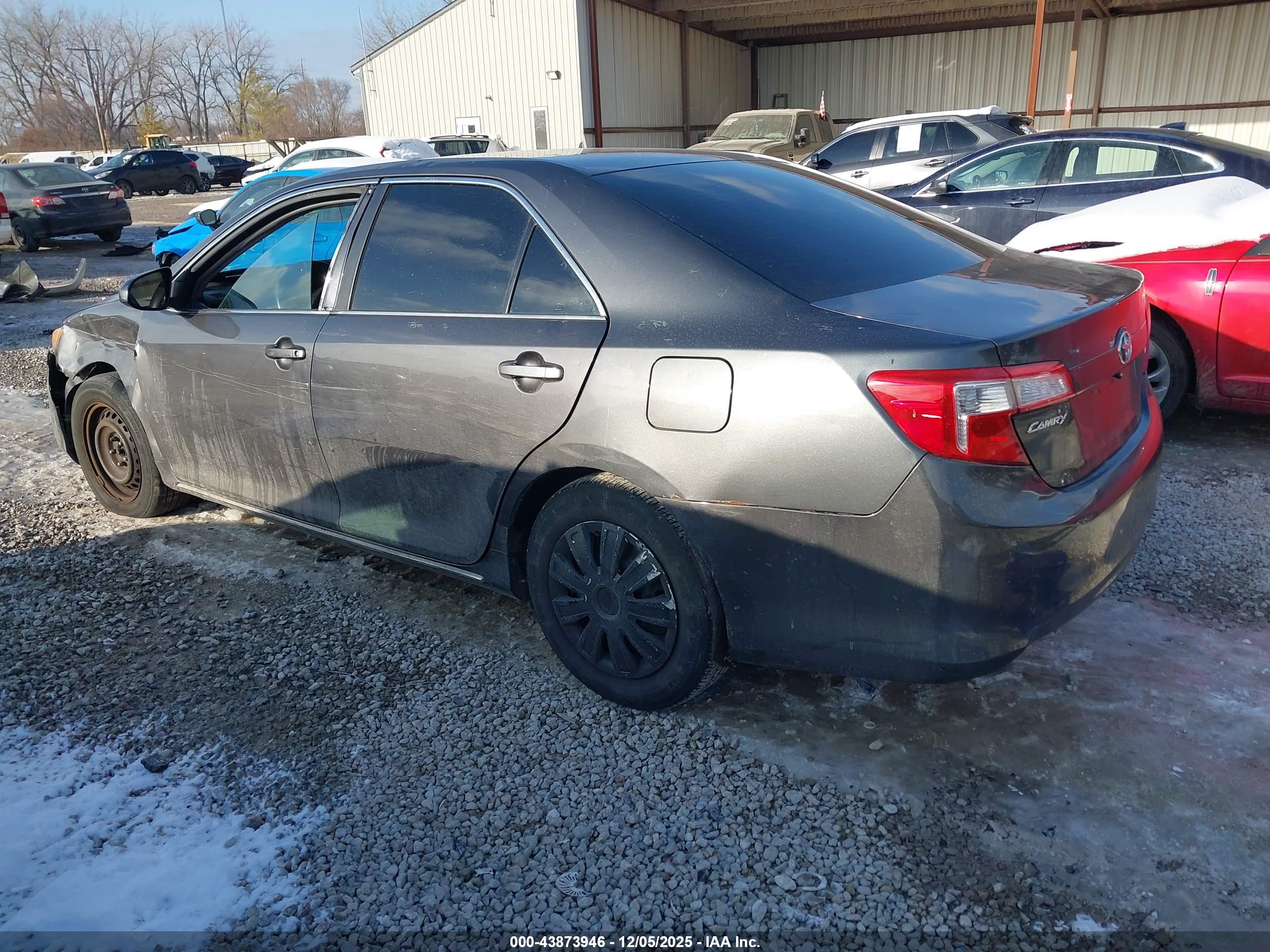 TOYOTA CAMRY image 3
