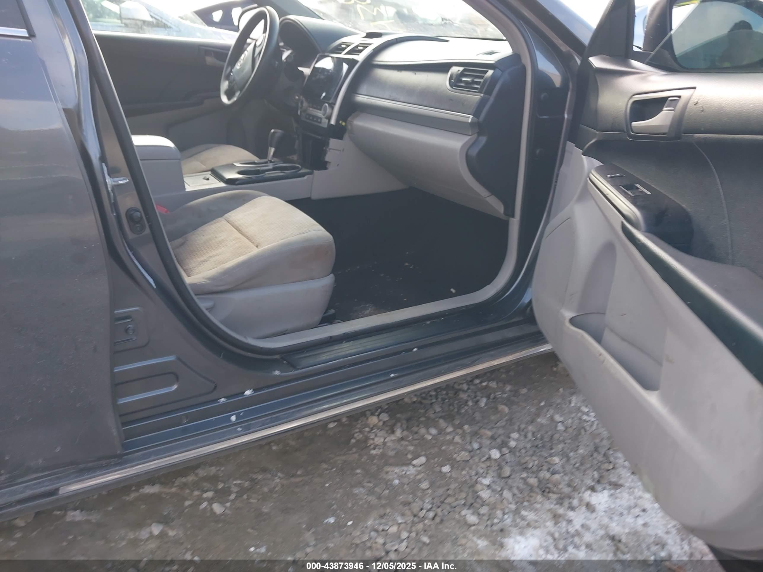 TOYOTA CAMRY image 5