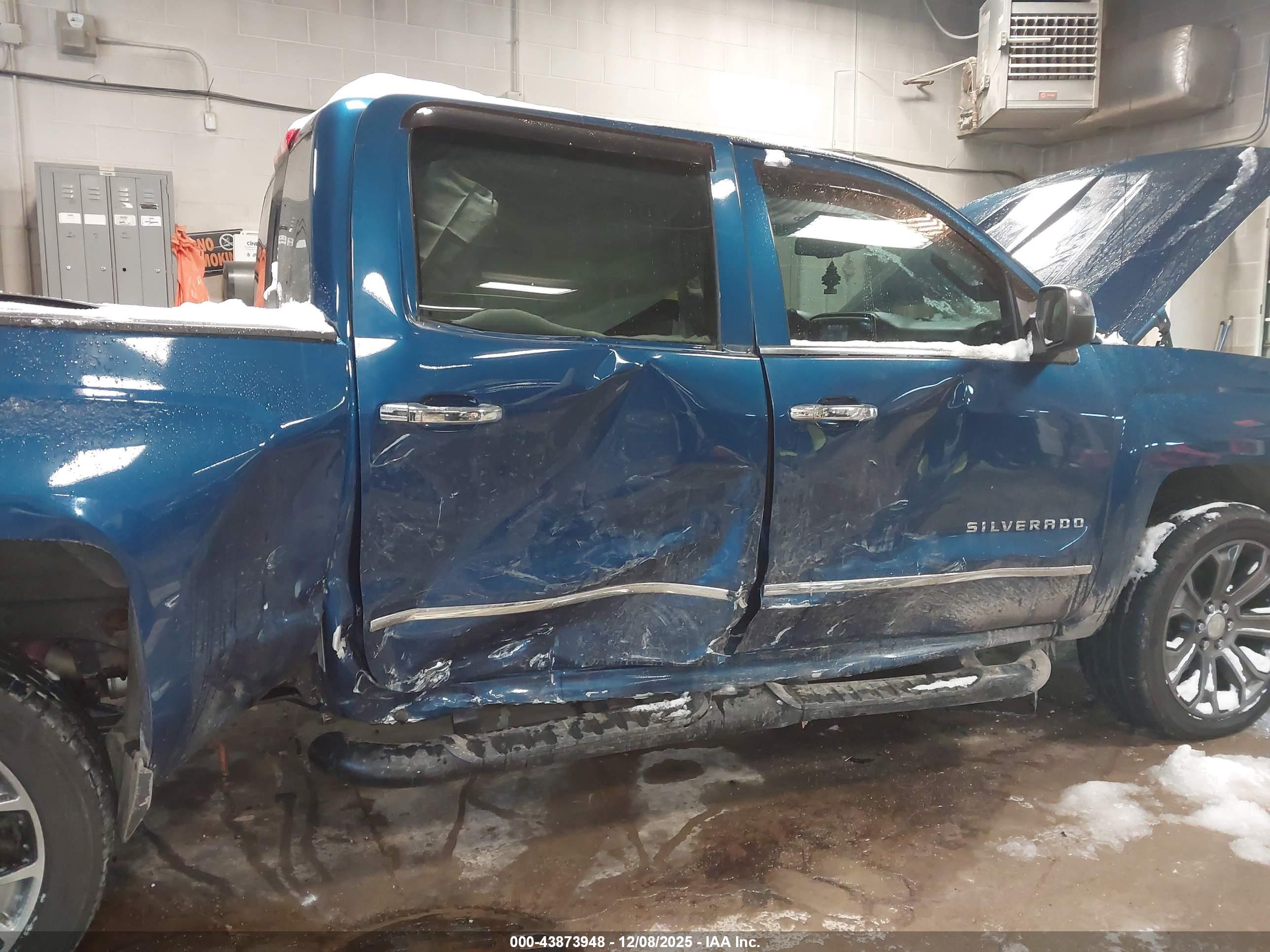 CHEVROLET SILVERADO image 6