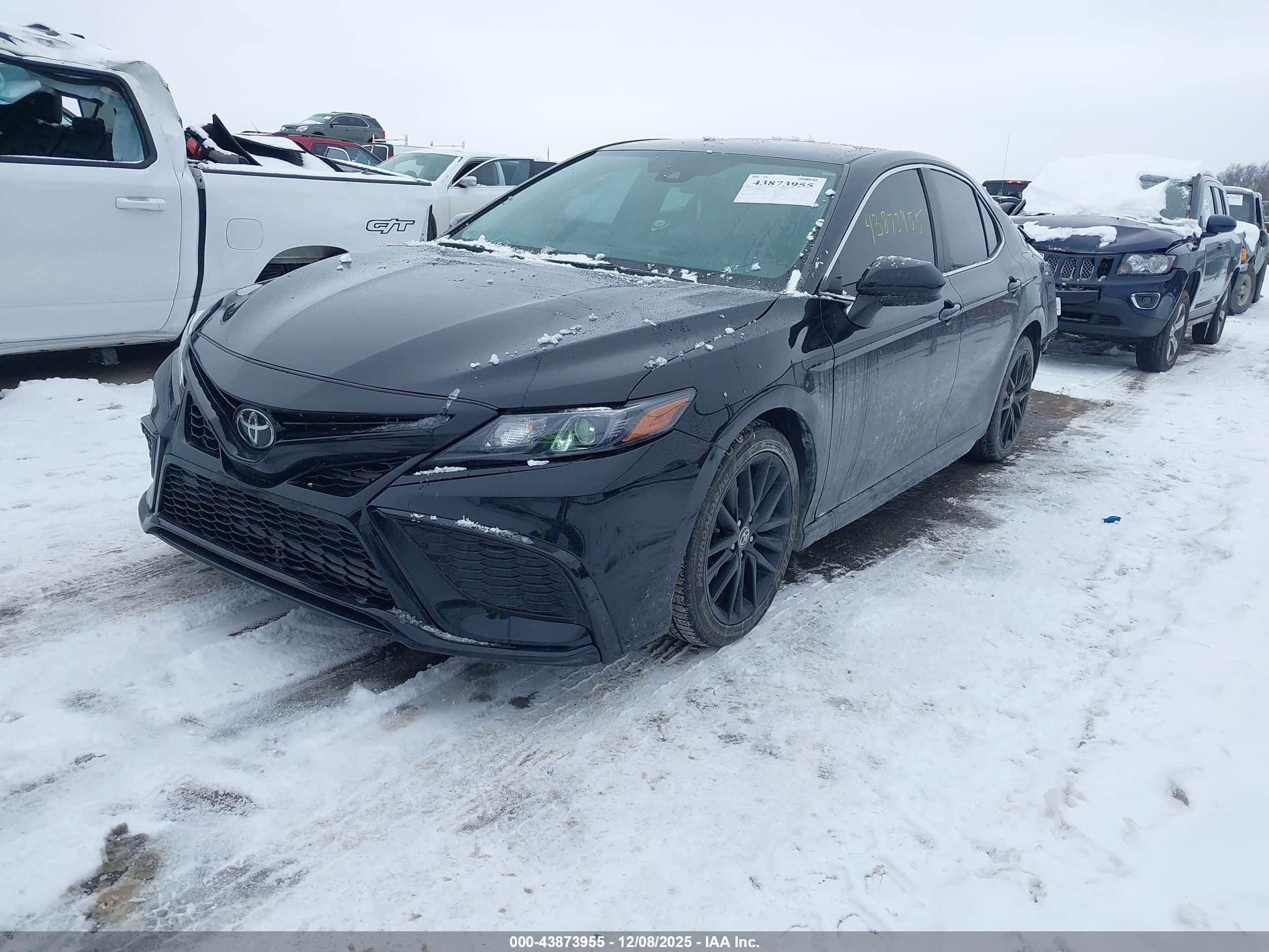 TOYOTA CAMRY image 2