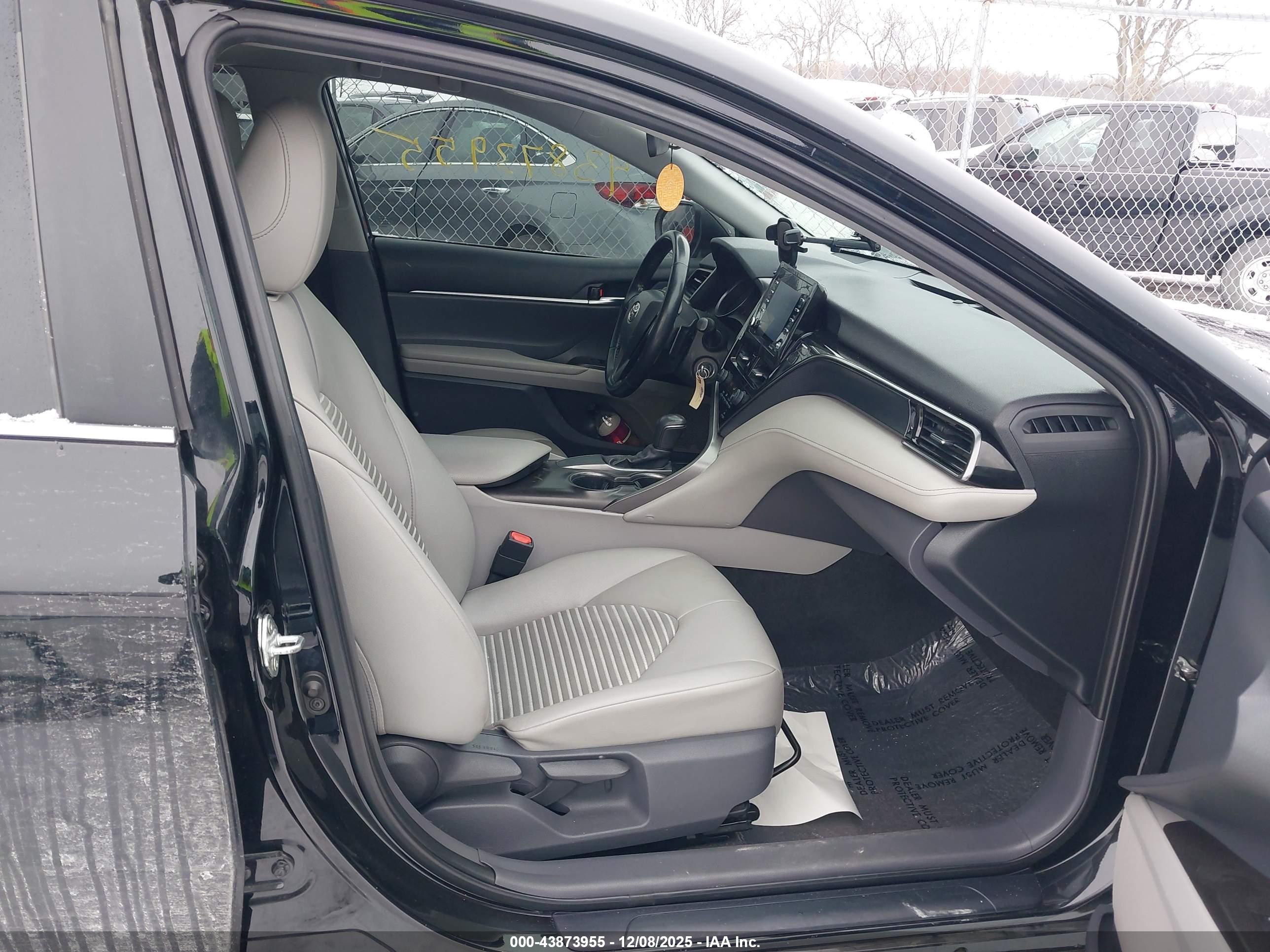TOYOTA CAMRY image 5