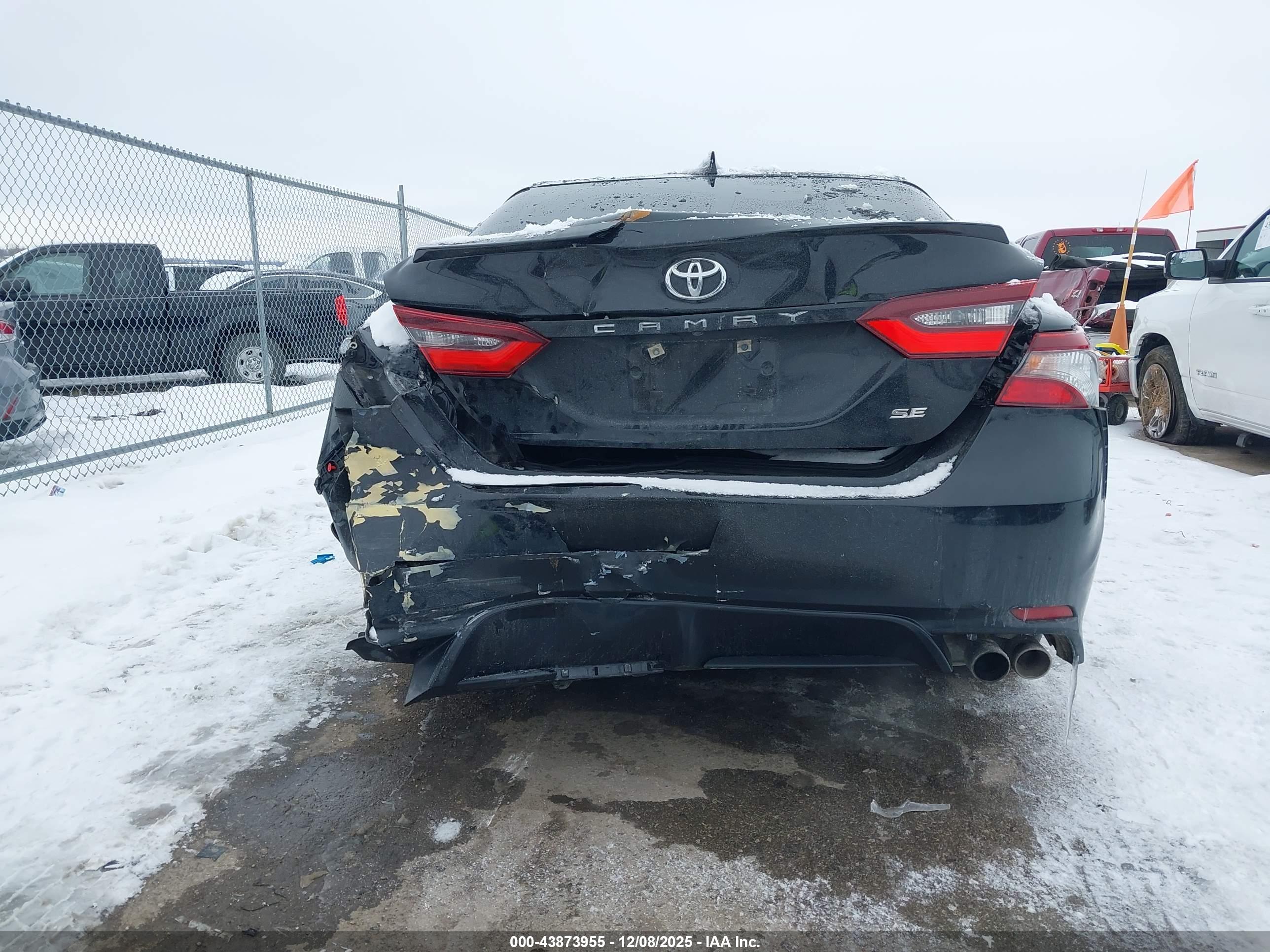 TOYOTA CAMRY image 6