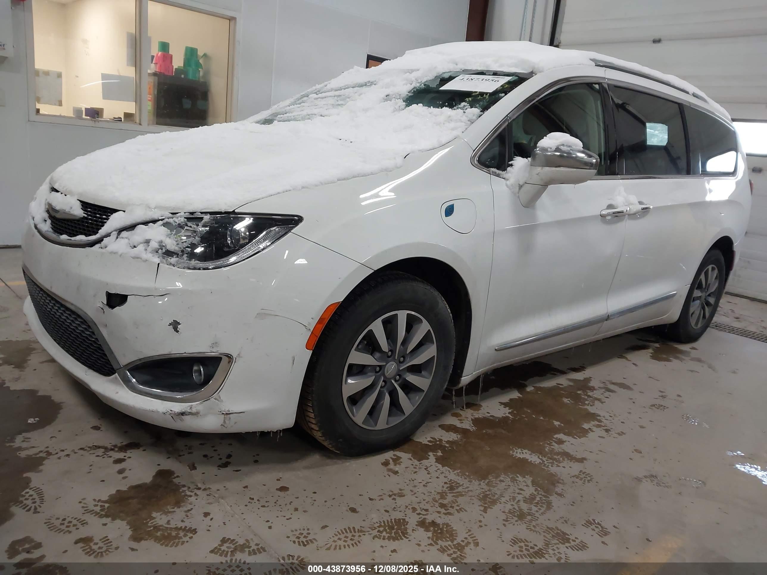 CHRYSLER PACIFICA image 2