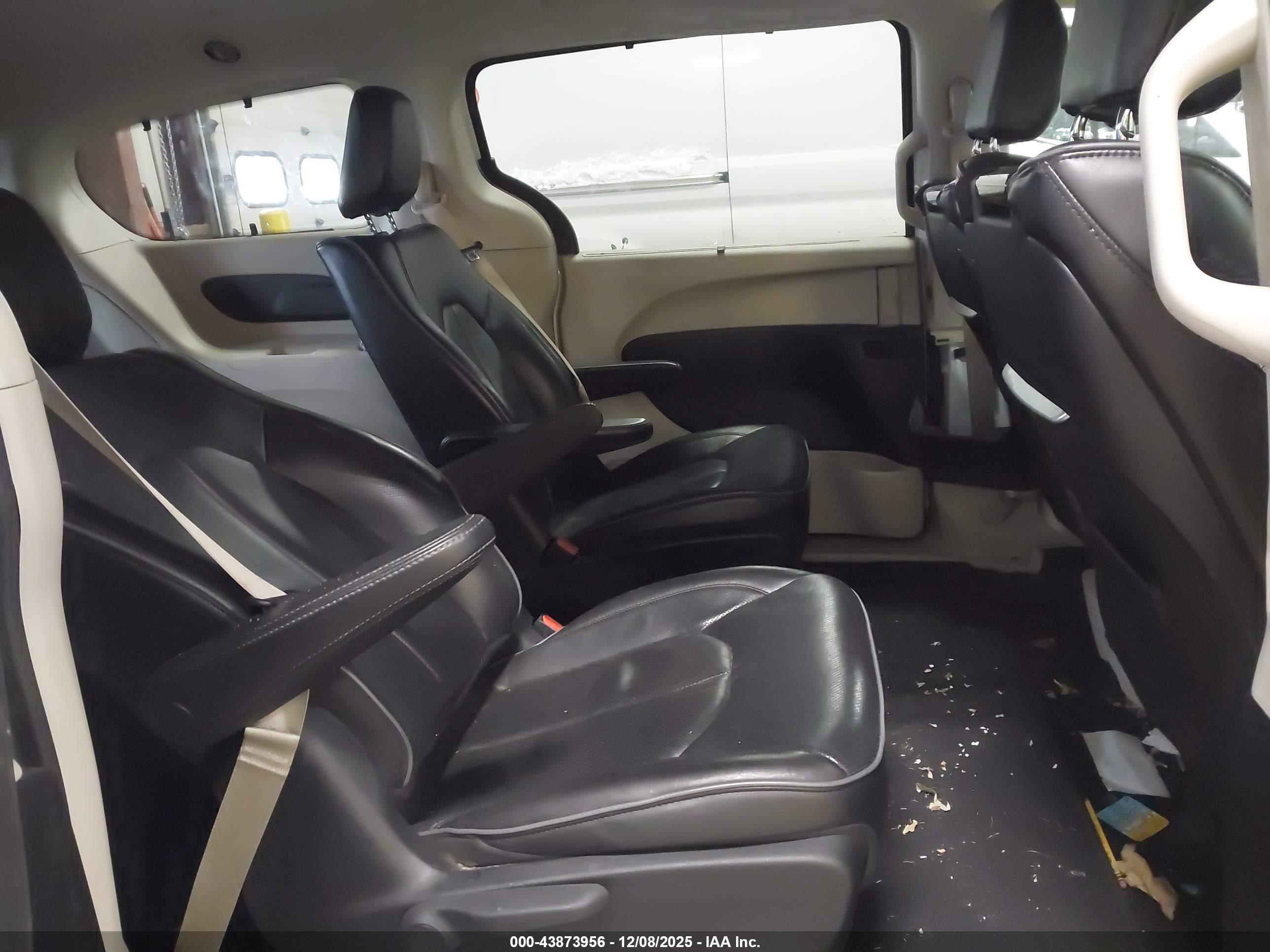 CHRYSLER PACIFICA image 8