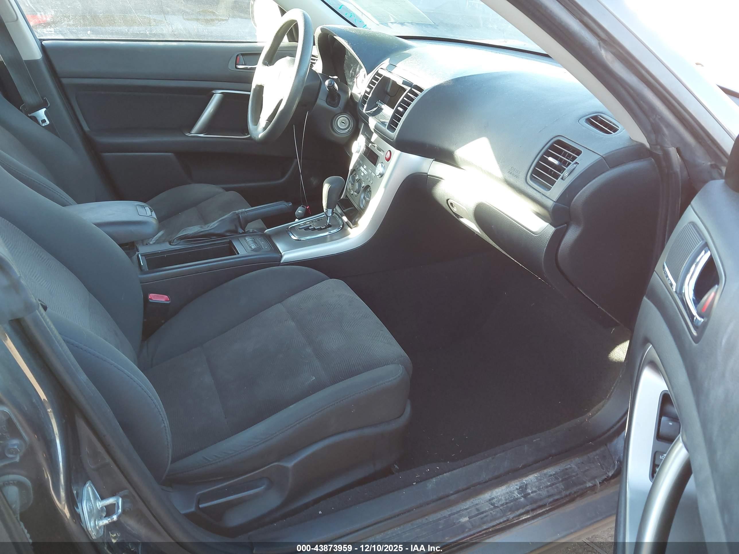 SUBARU OUTBACK image 5