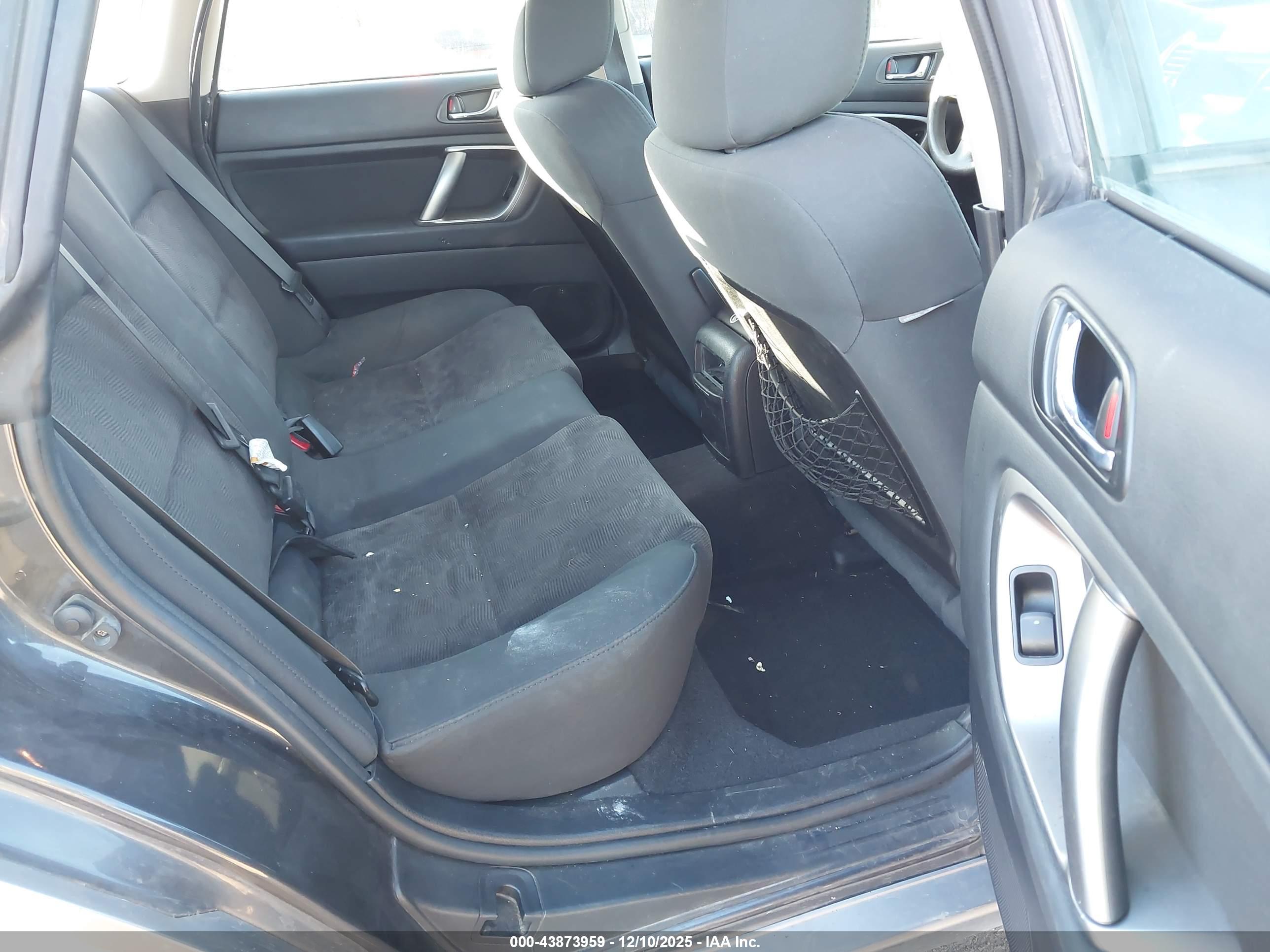 SUBARU OUTBACK image 8