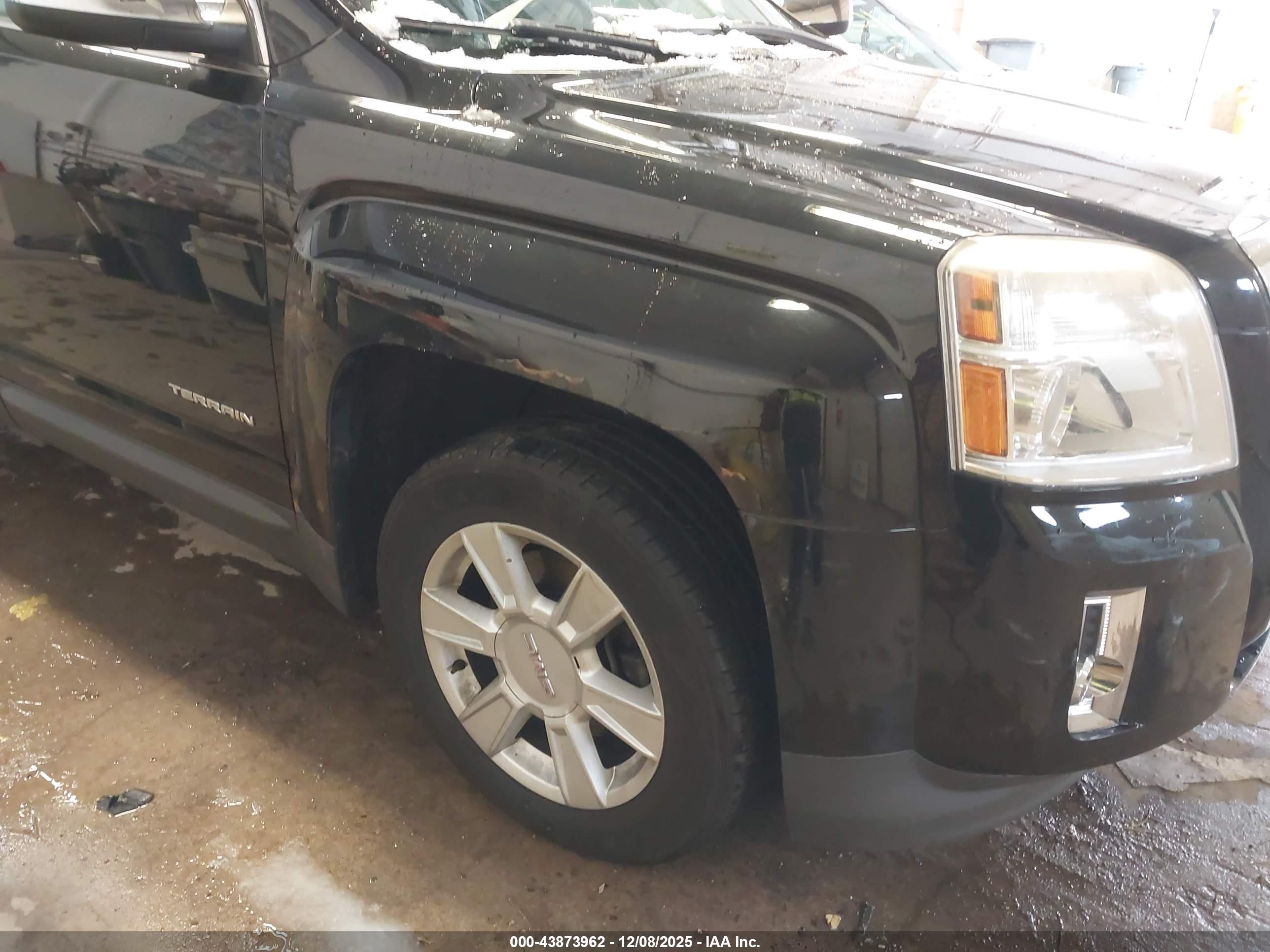 GMC TERRAIN image 6