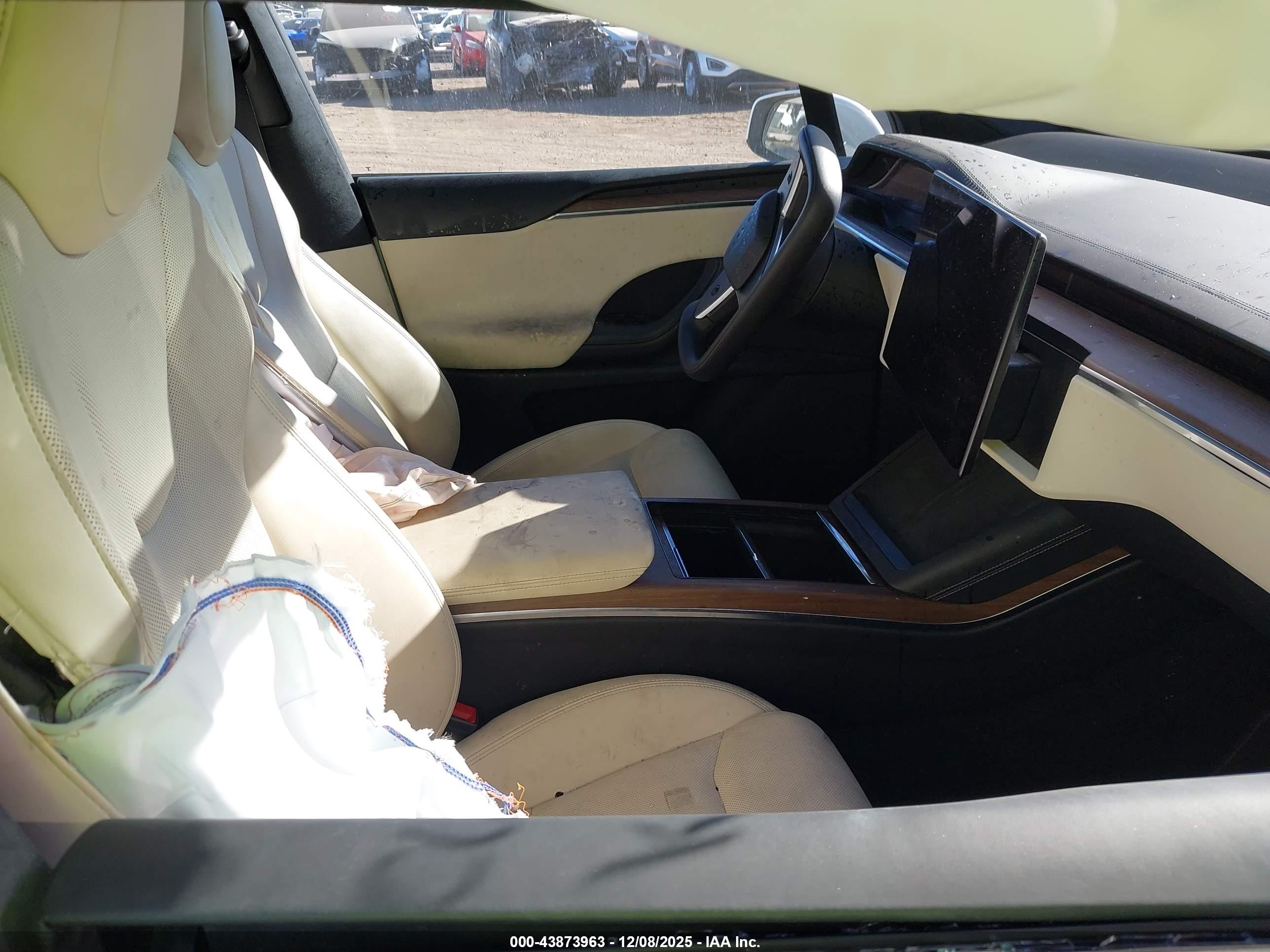 TESLA MODEL image 5