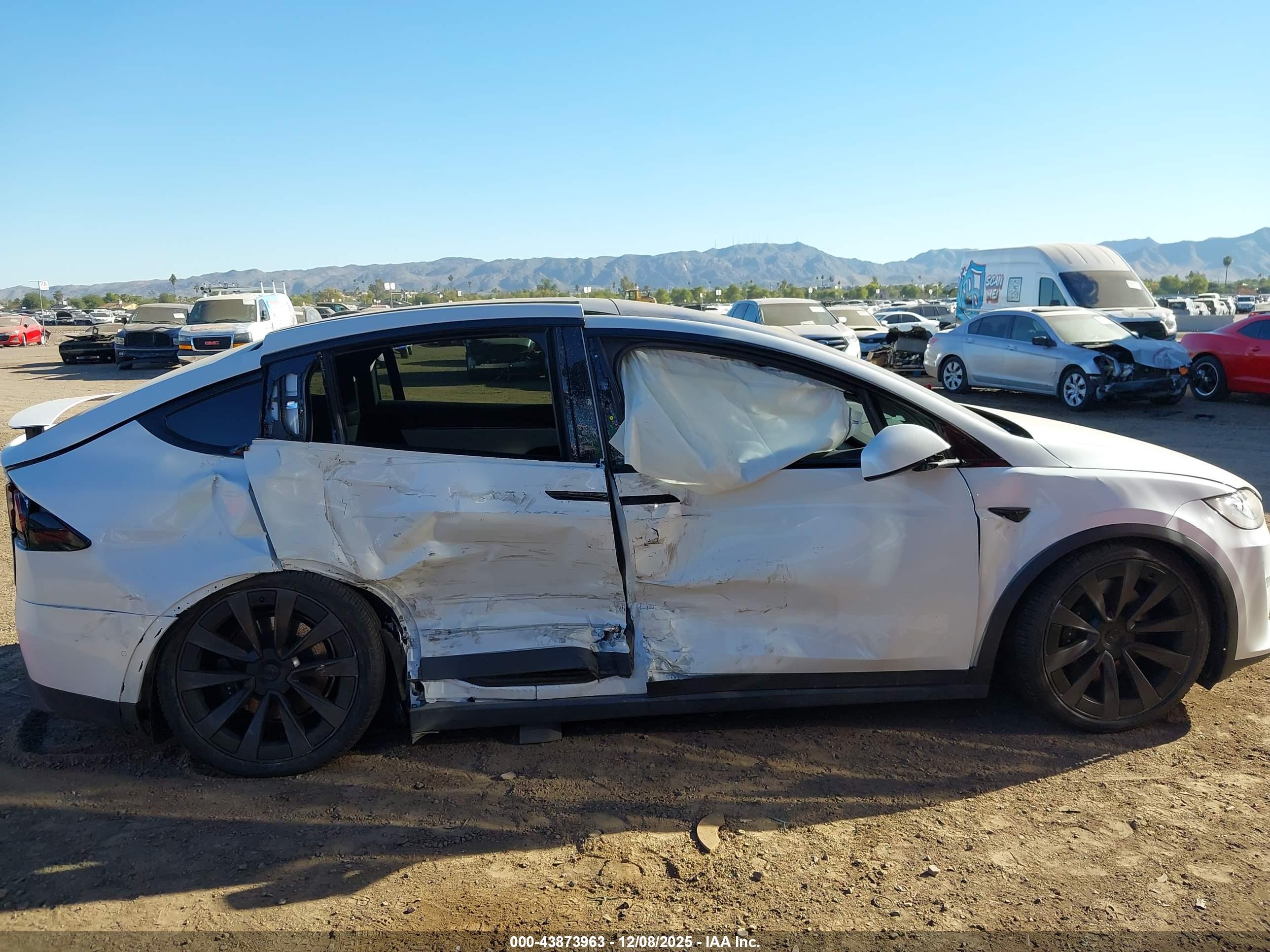 TESLA MODEL image 6