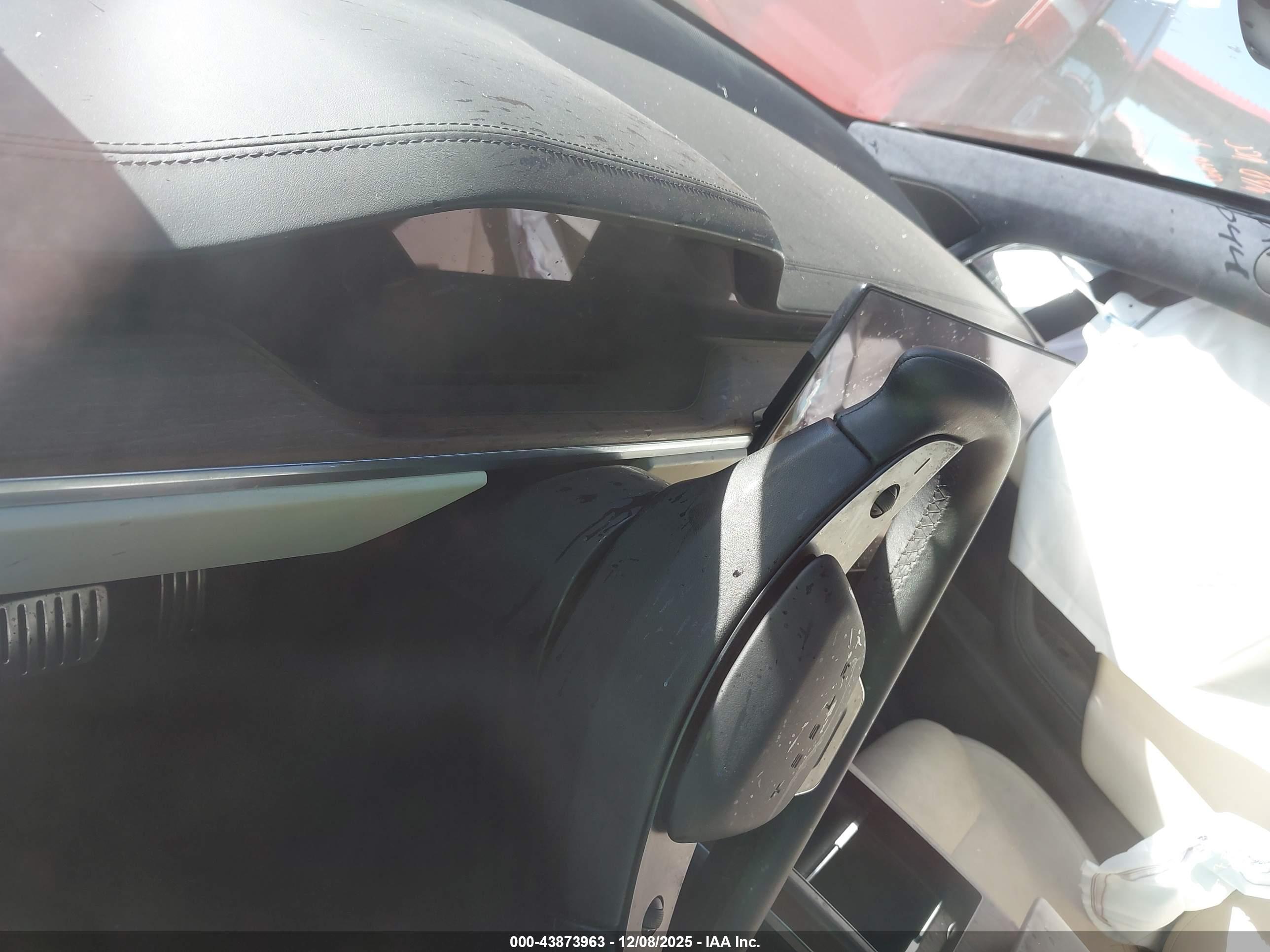 TESLA MODEL image 7