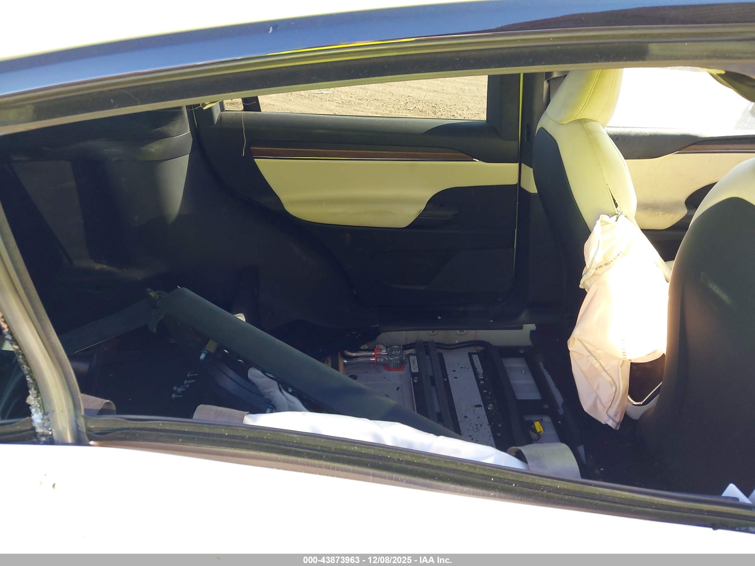 TESLA MODEL image 8