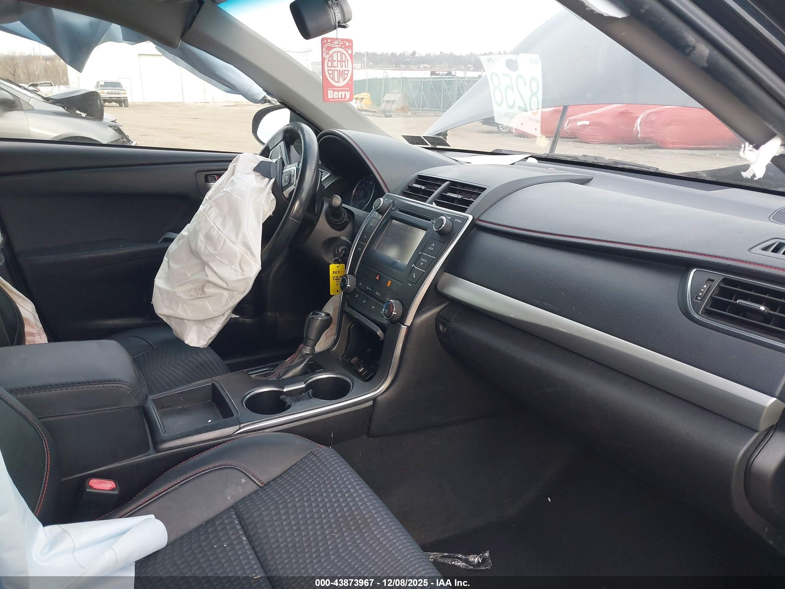 TOYOTA CAMRY image 5