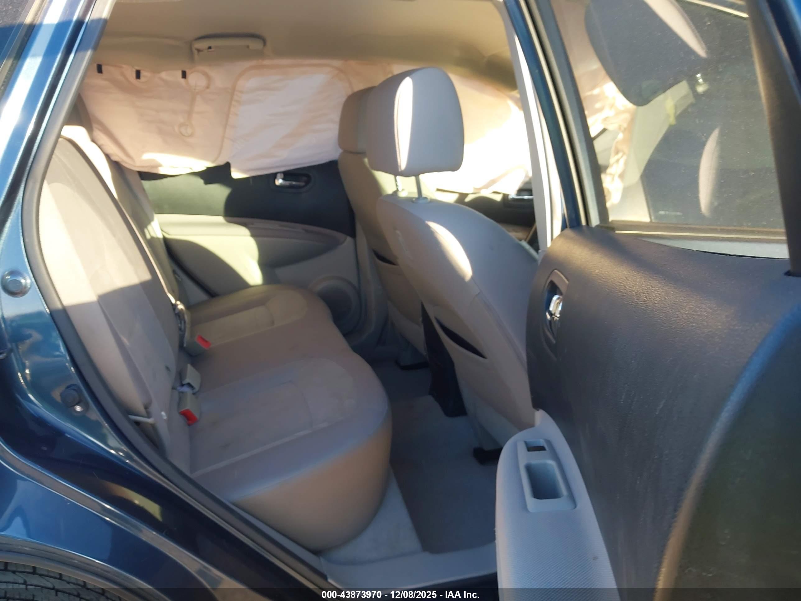 NISSAN ROGUE image 8