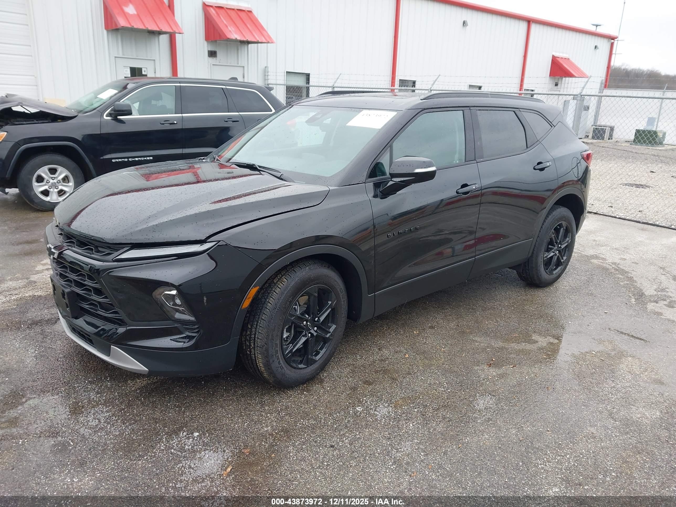 CHEVROLET BLAZER image 2