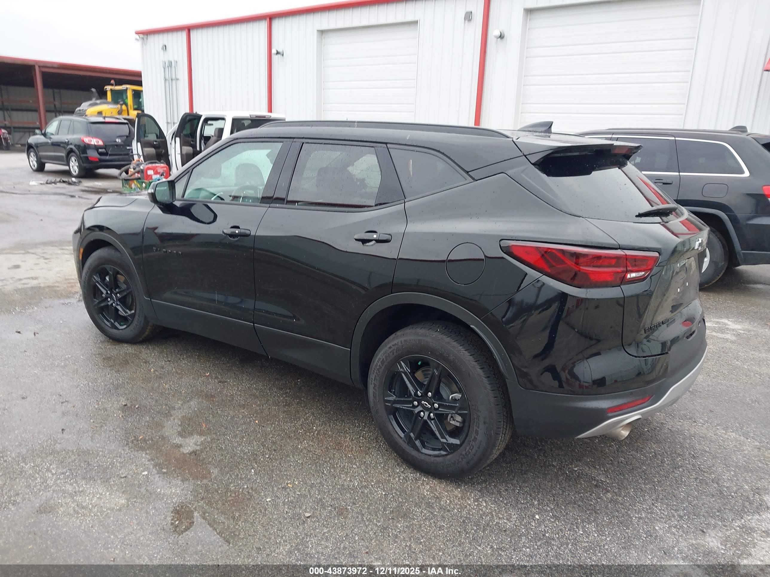 CHEVROLET BLAZER image 3