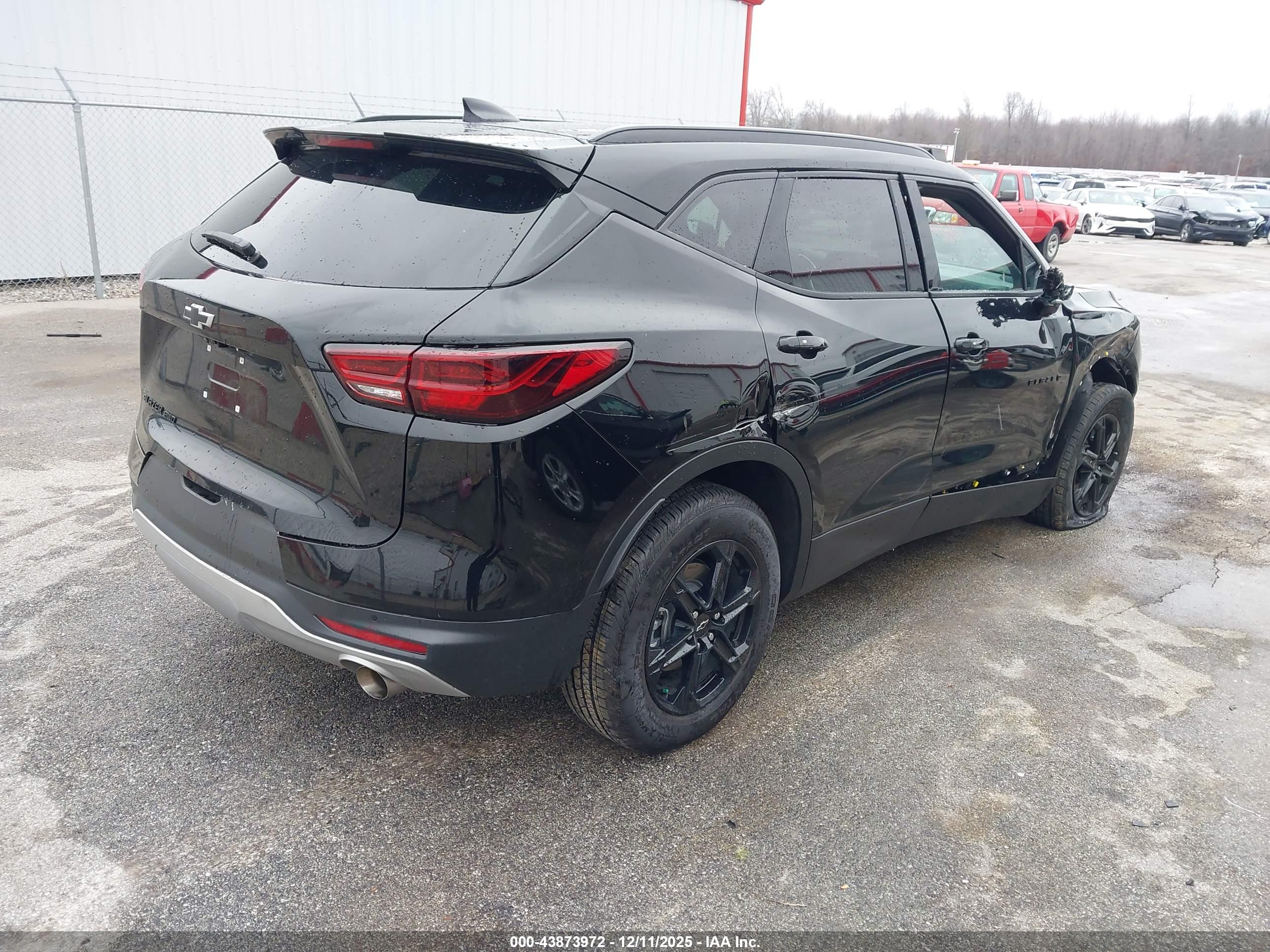 CHEVROLET BLAZER image 4
