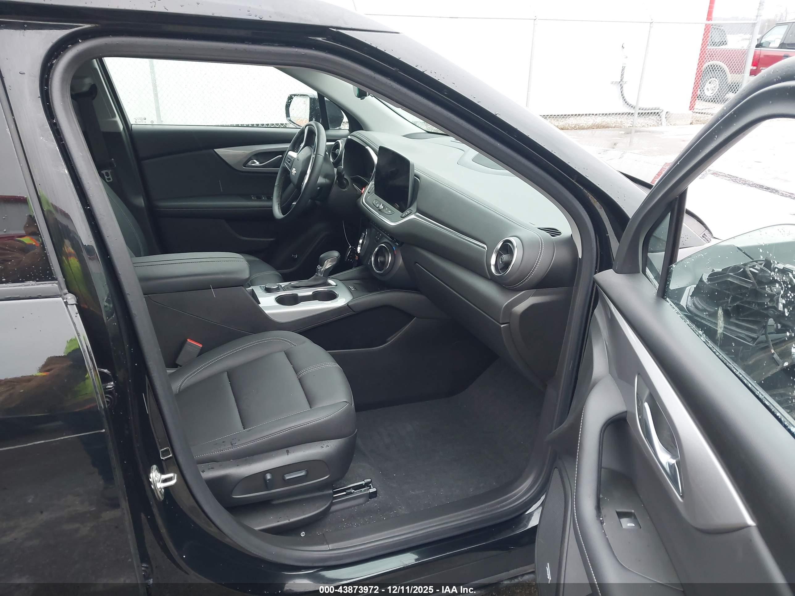 CHEVROLET BLAZER image 5