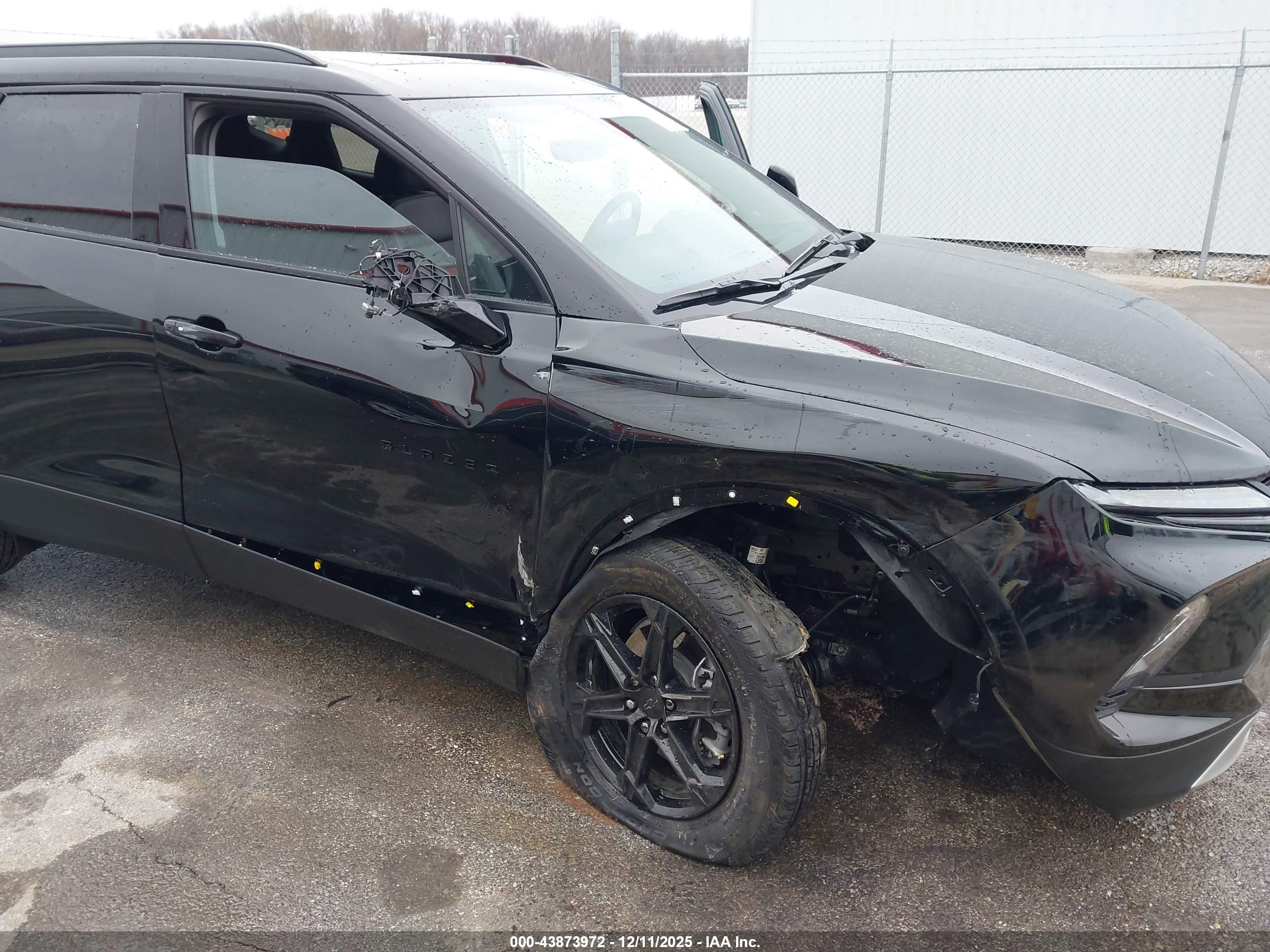 CHEVROLET BLAZER image 6