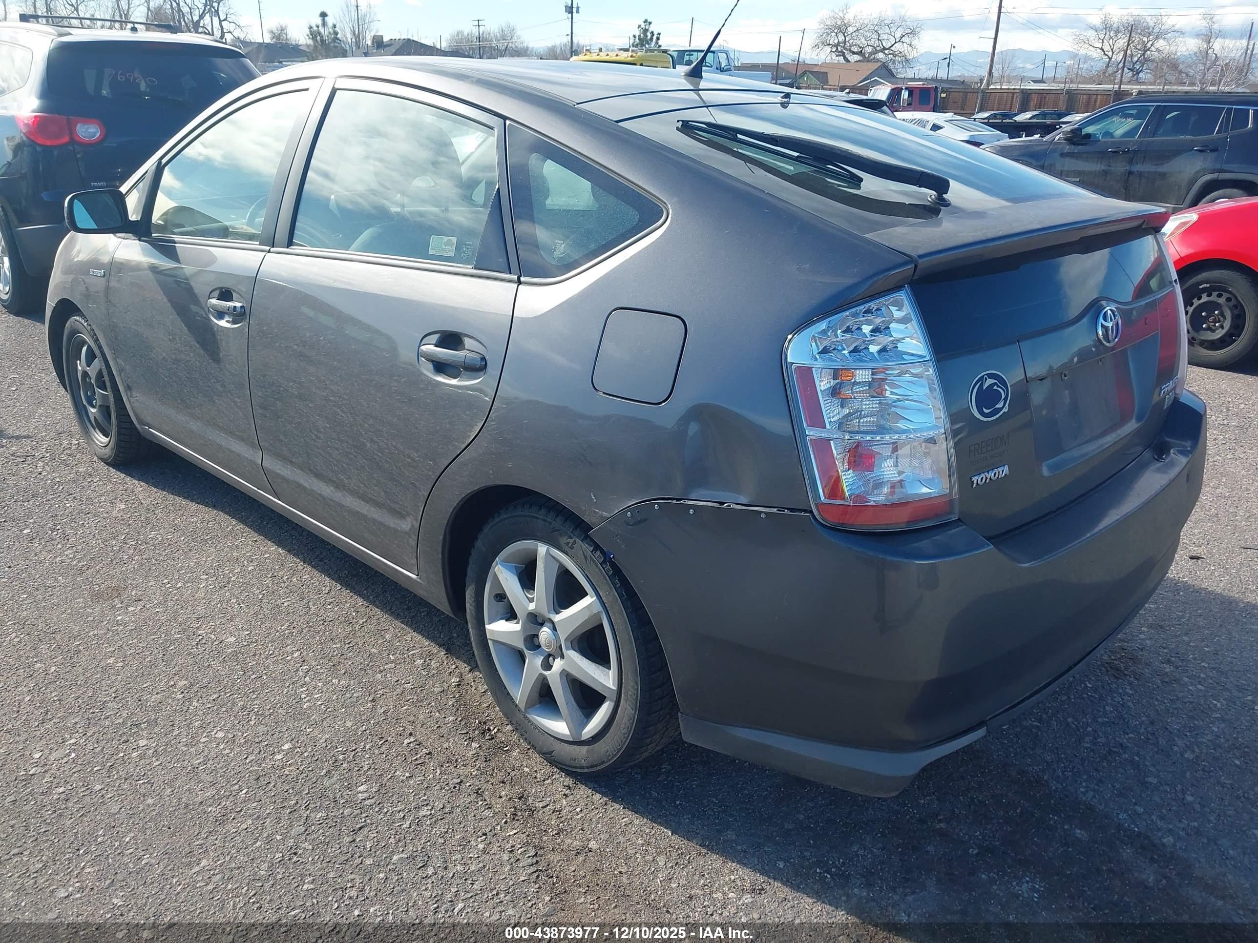 TOYOTA PRIUS image 3