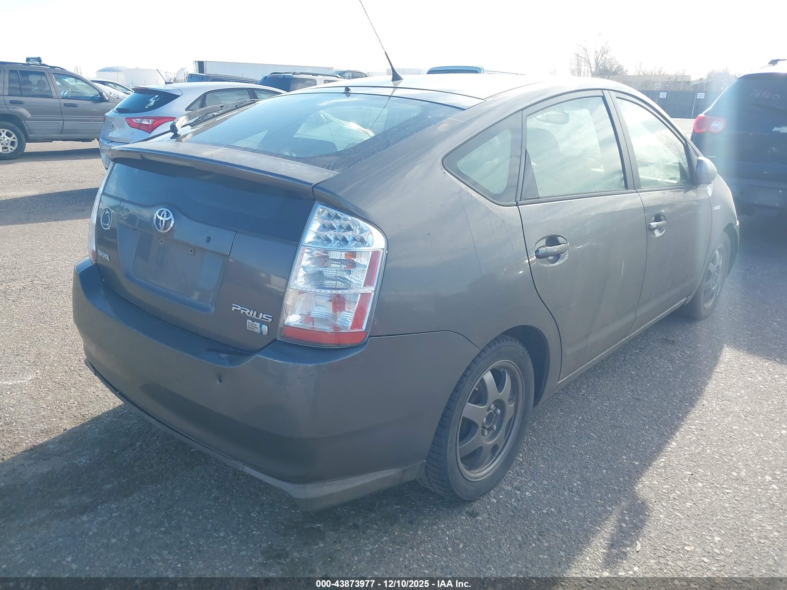 TOYOTA PRIUS image 4