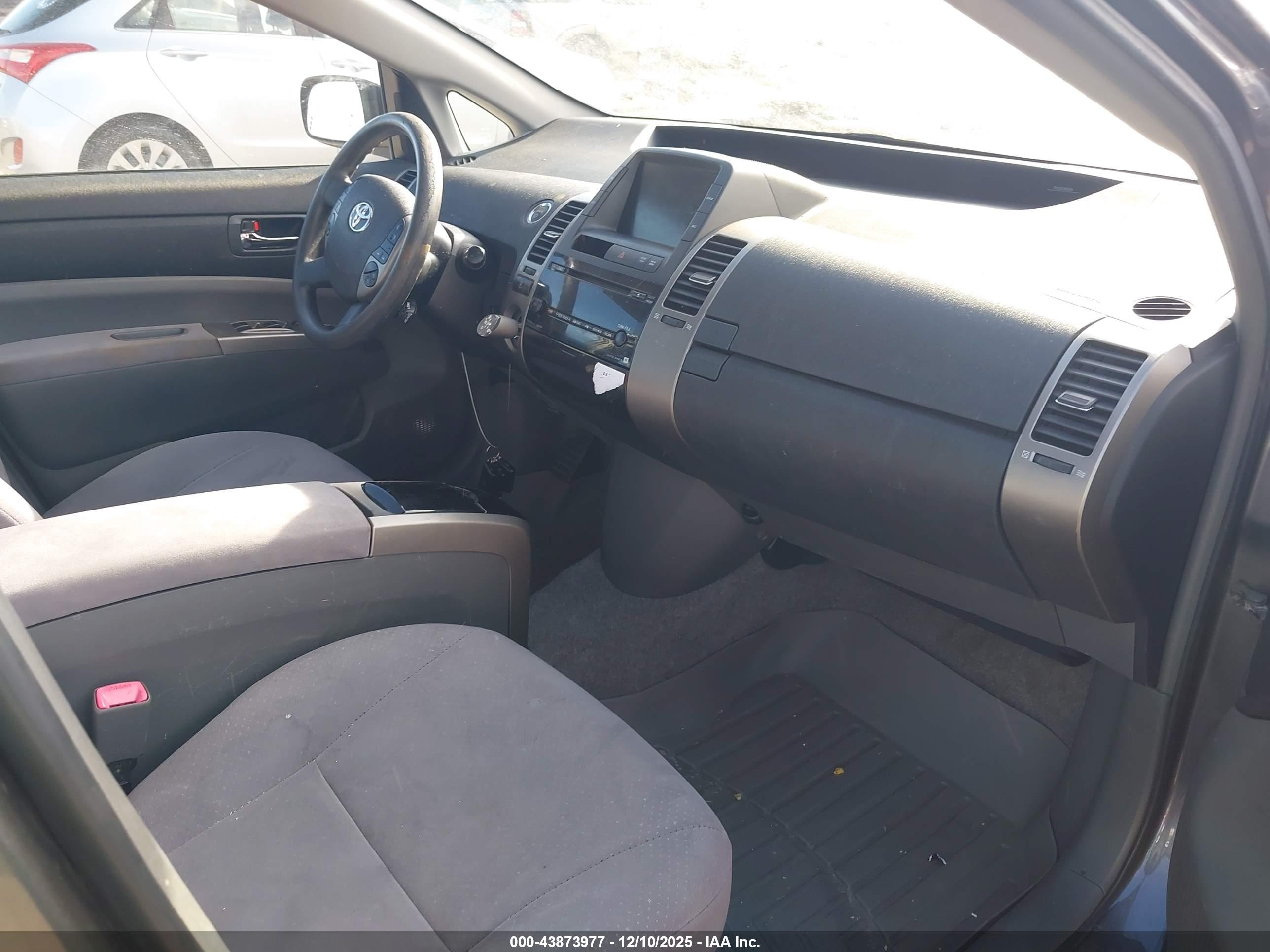 TOYOTA PRIUS image 5