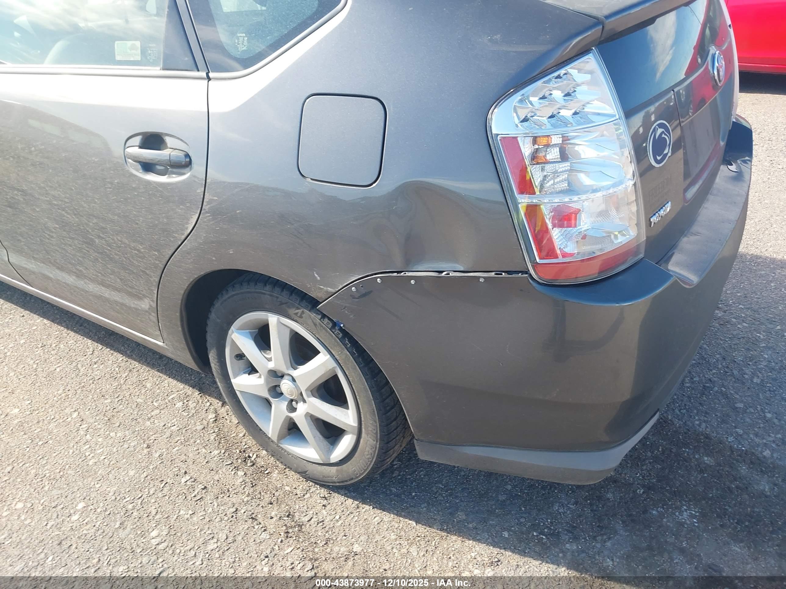 TOYOTA PRIUS image 6